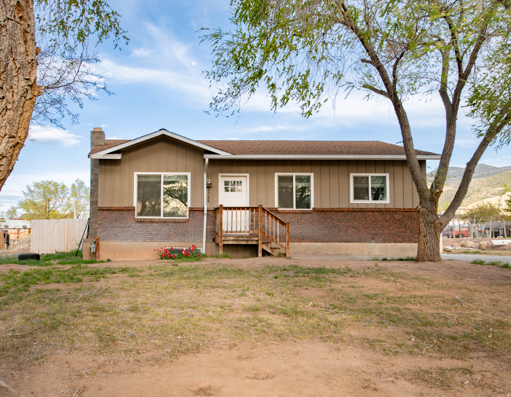 4766 N MULE TRAIN DR