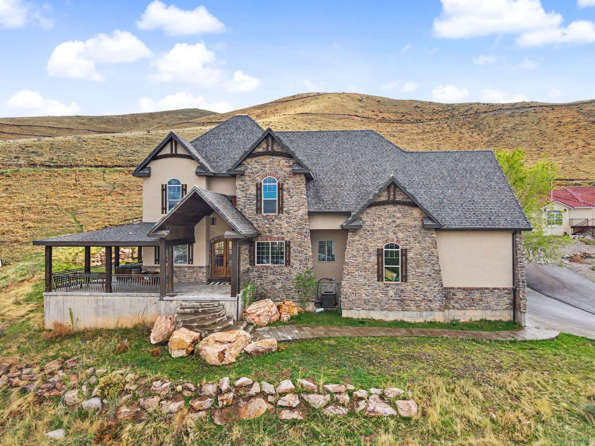 414  MEADOWS DR
