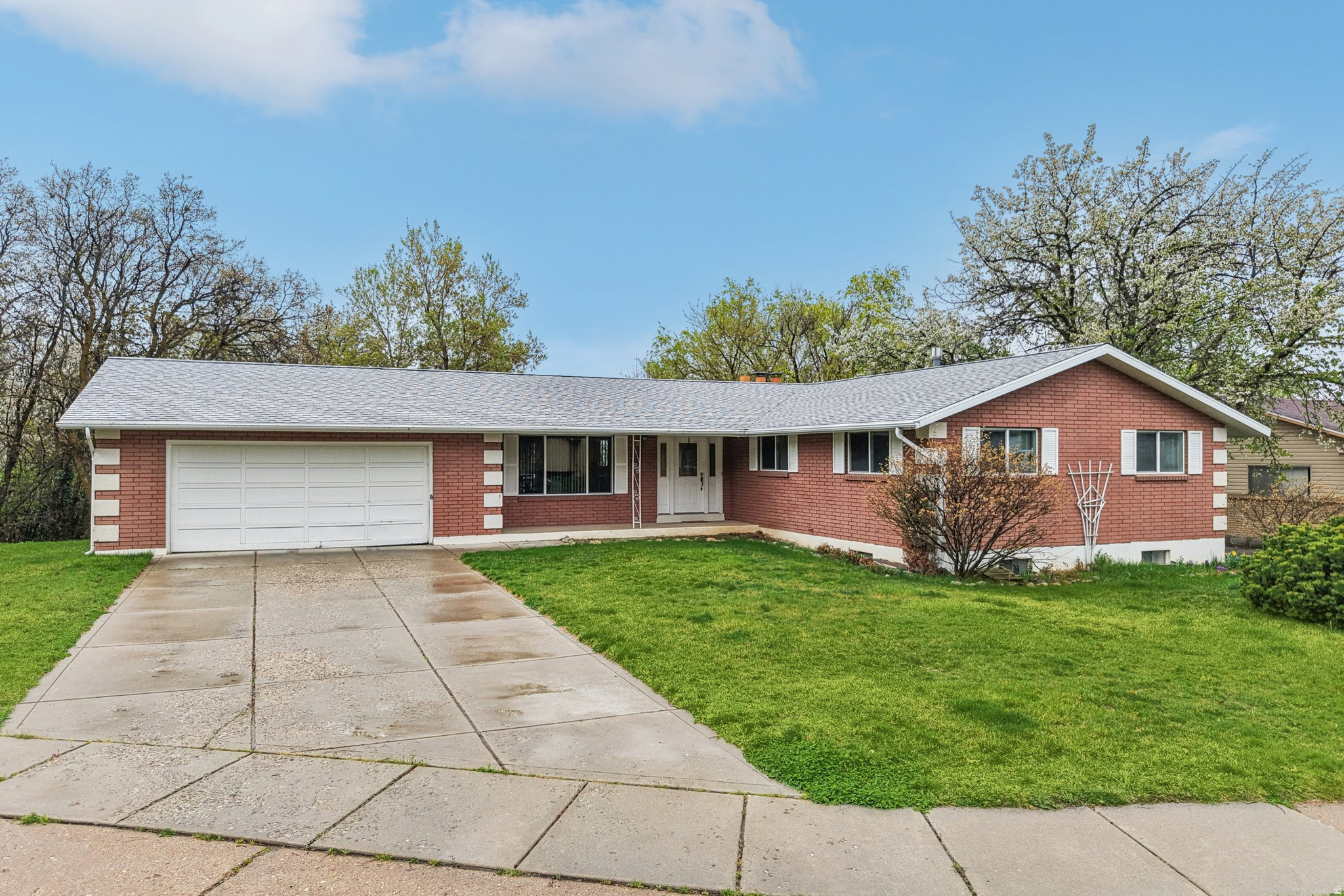 2826 E BRINTON CIR