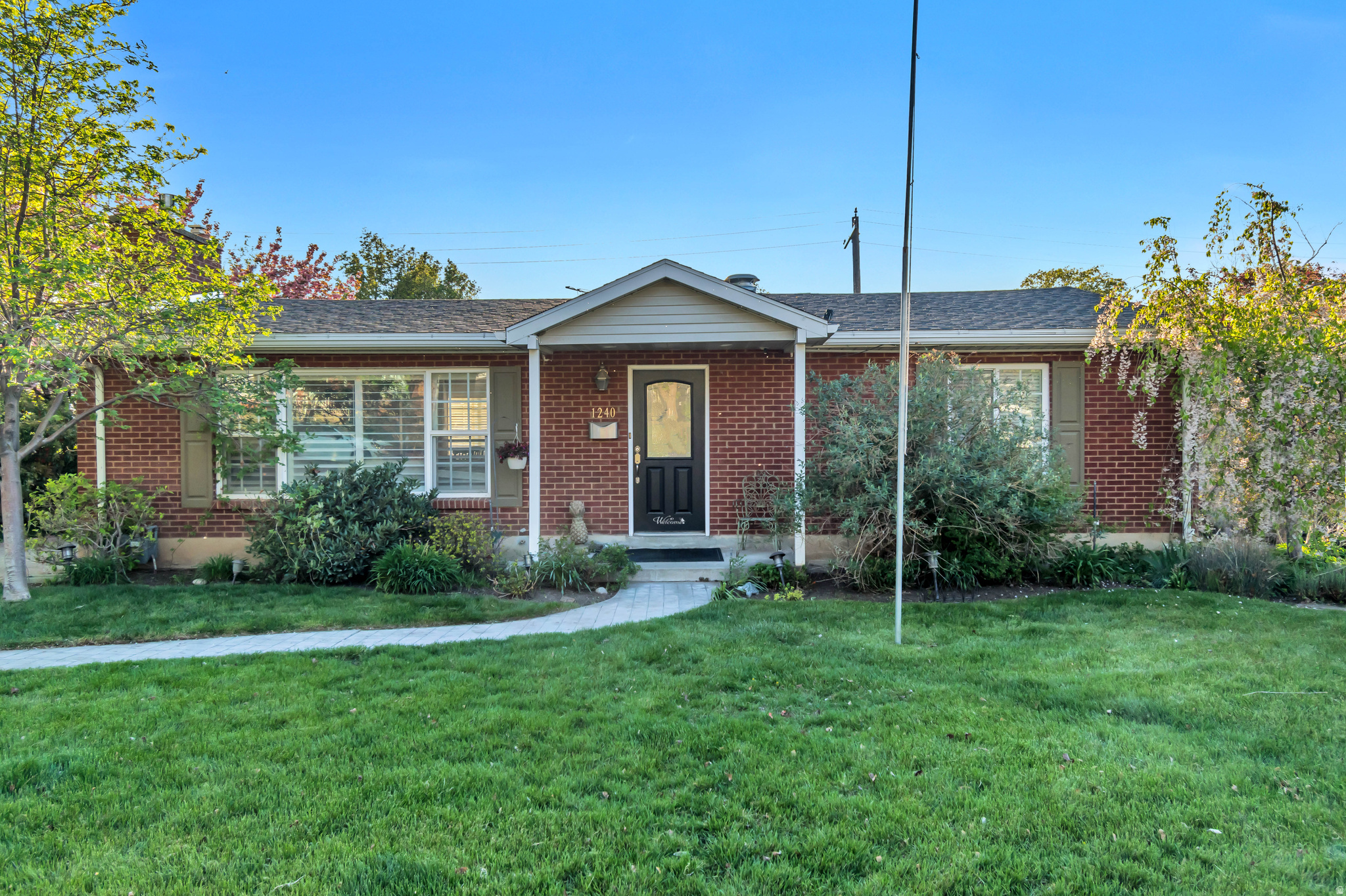 1240  WESTWOOD RD