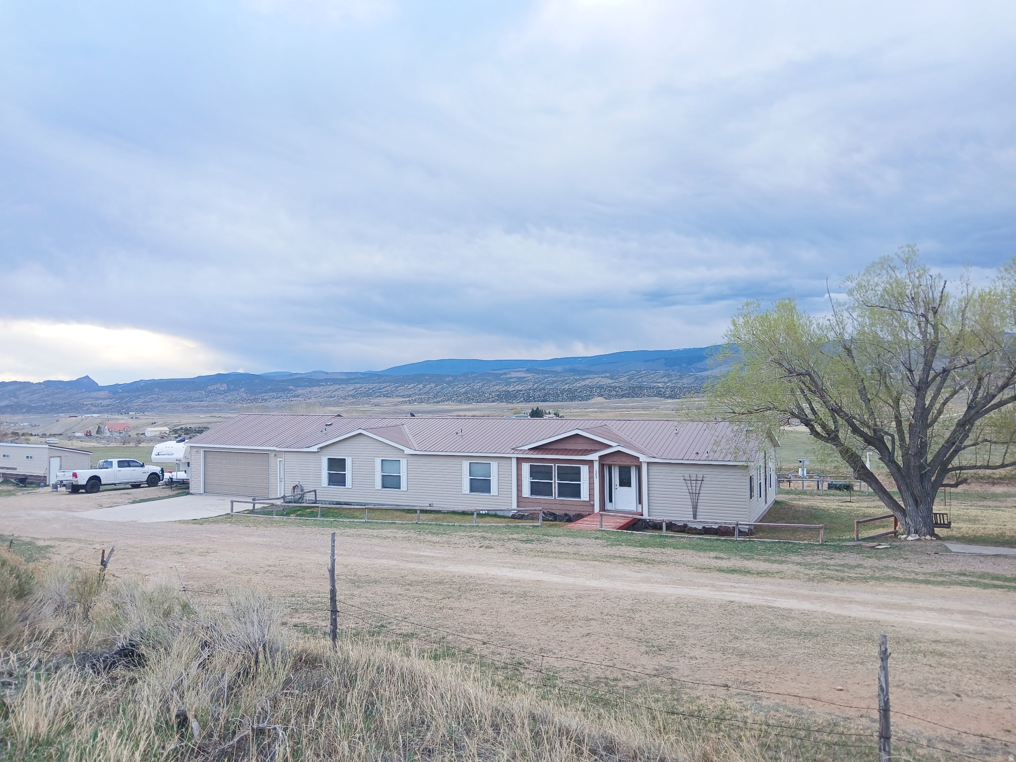 1209 W HWY 43