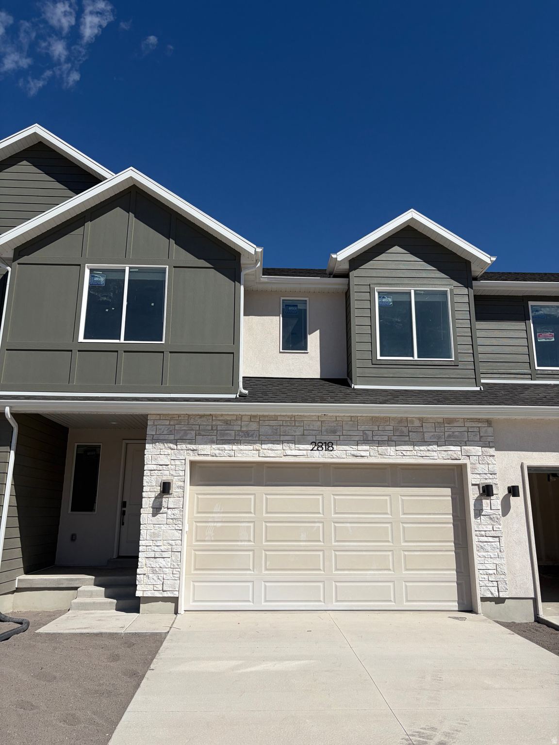 2818 W AURORA AVE