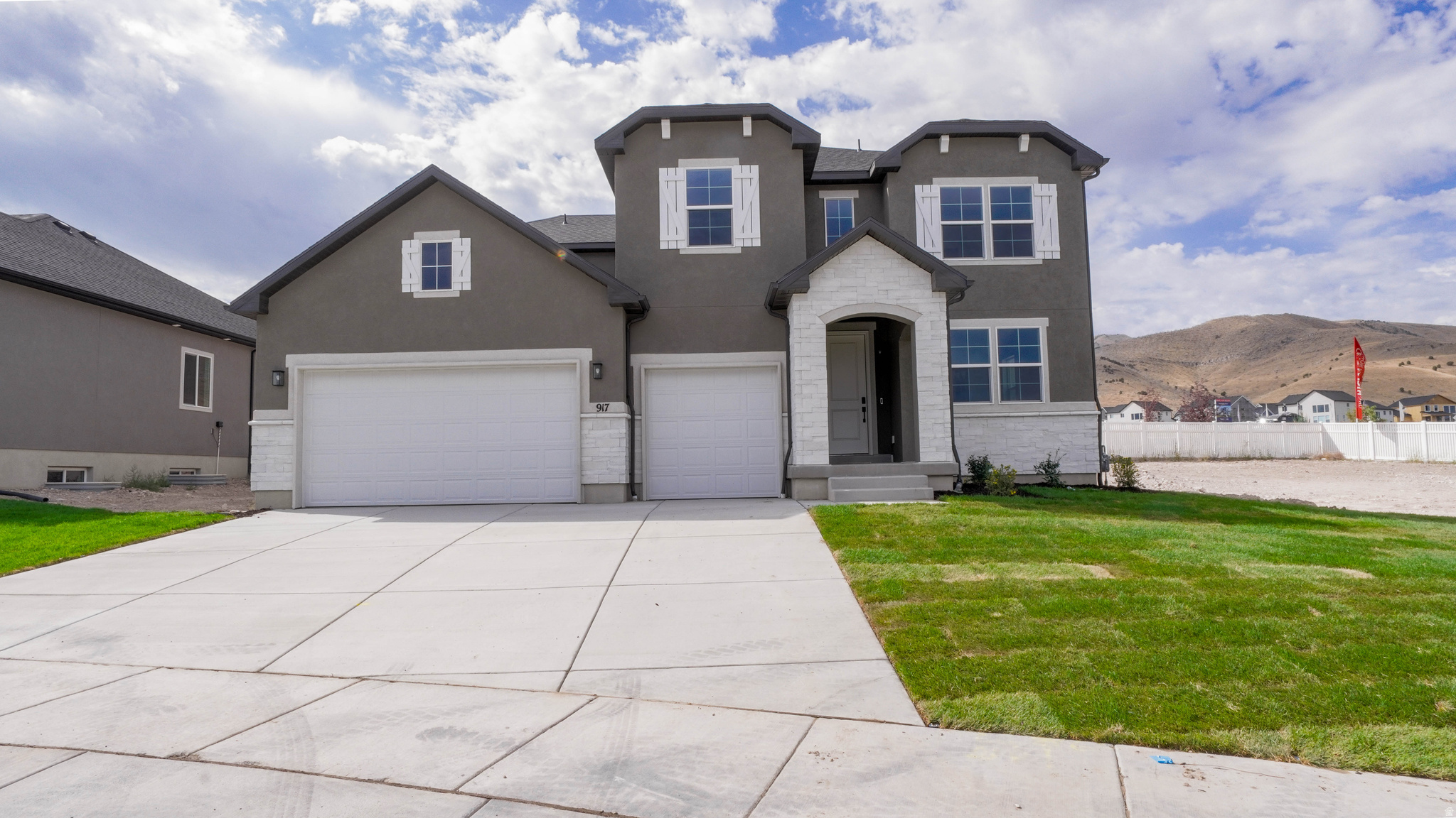 917 W BLACK TAIL ST #223