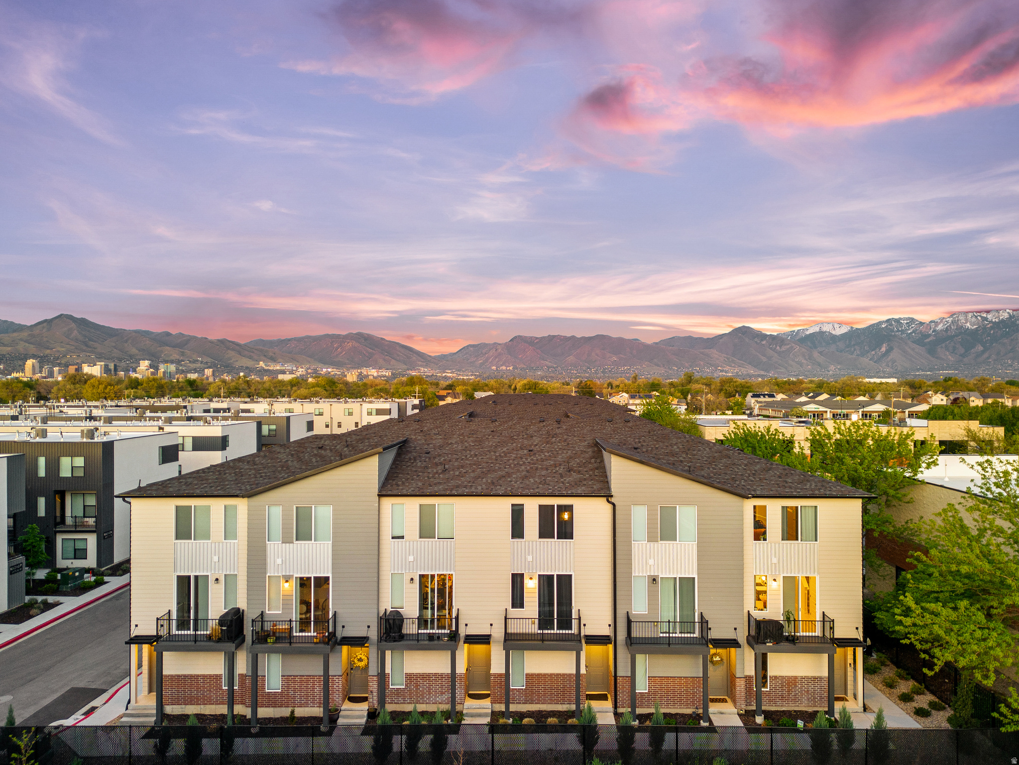 1146 S REDWOOD RD #1006