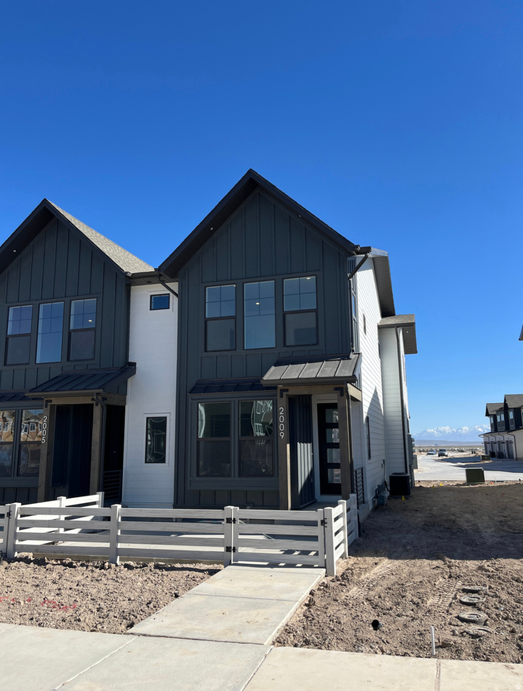 2946 N LONE PINE ST #661