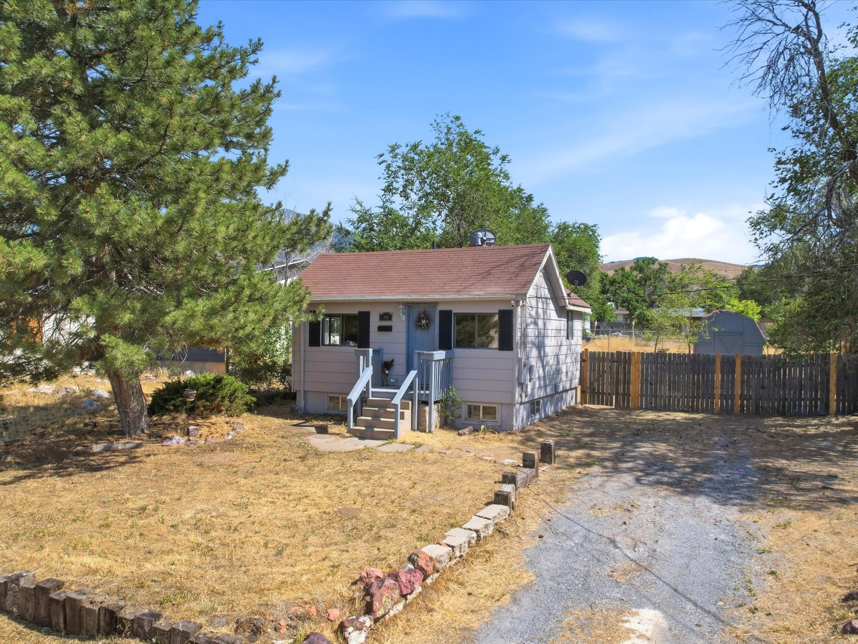390 E UTAH AVE