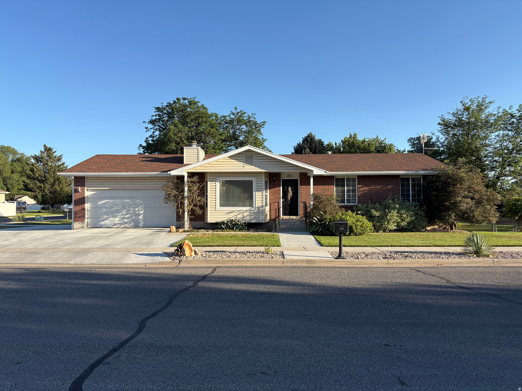 1201 W MARINWOOD AVE