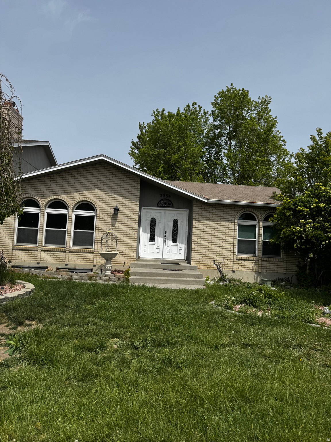2284 W ZIONS DR