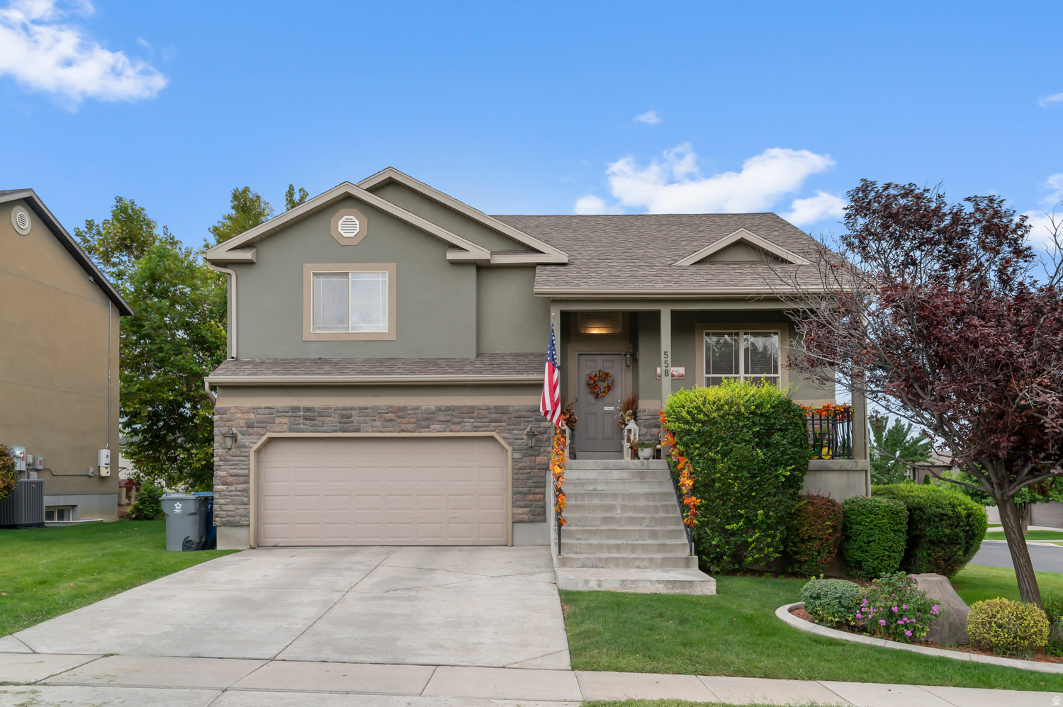 558 E HARVEST MOON DR