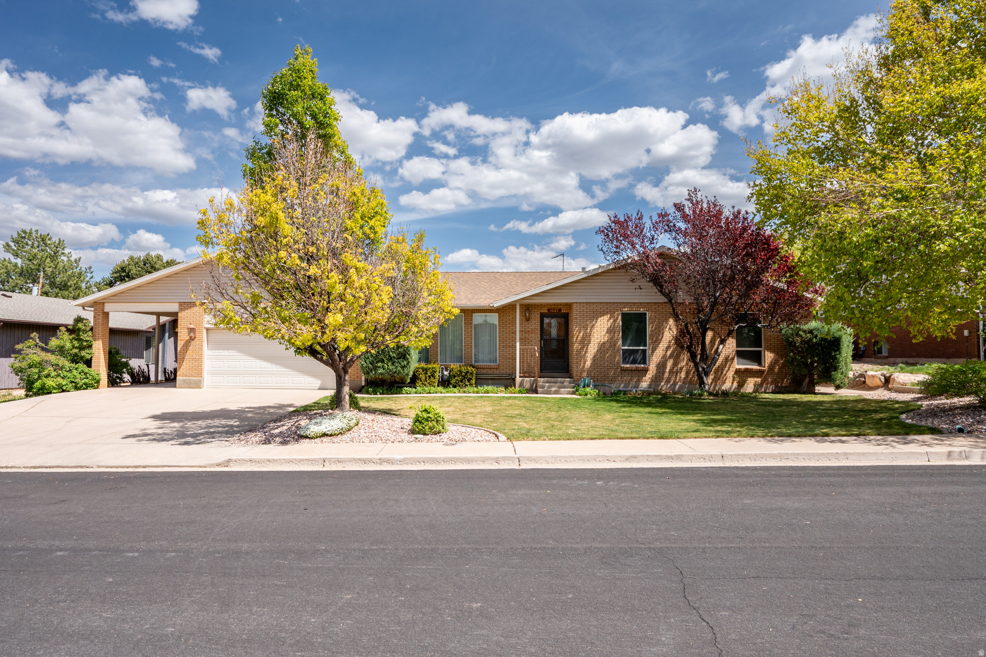 1069 S CEDAR KNOLLS DR