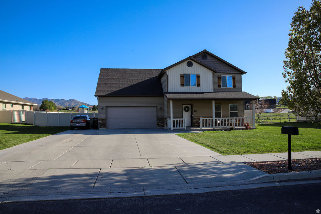 735 S HILLCREST LOOP