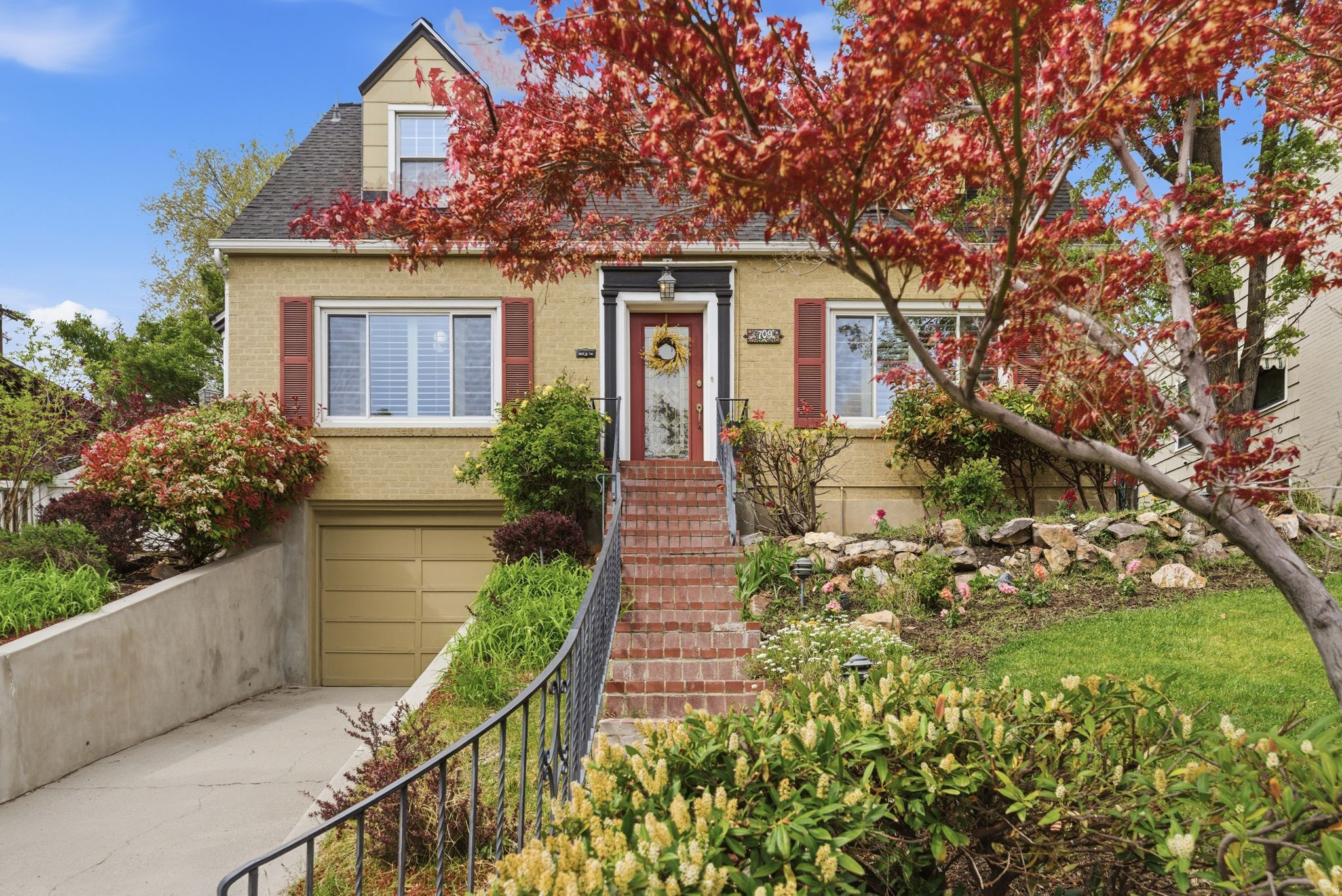 709 E 11TH AVE