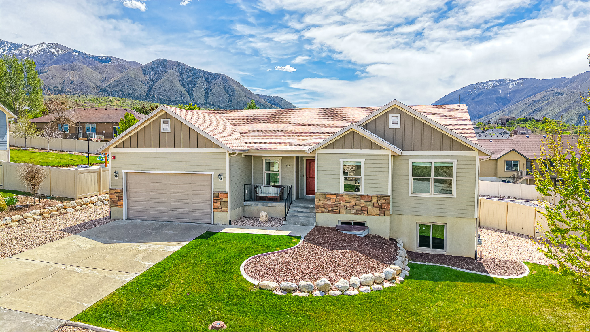 29 W MAGELLAN LN