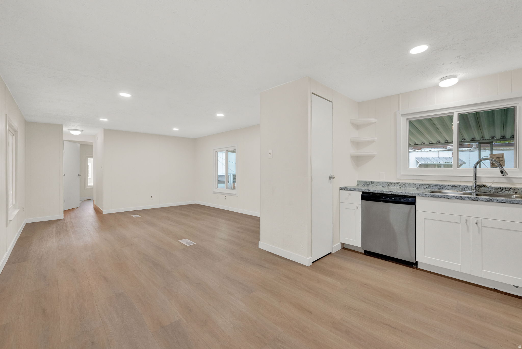 900  CENTURY DR #17