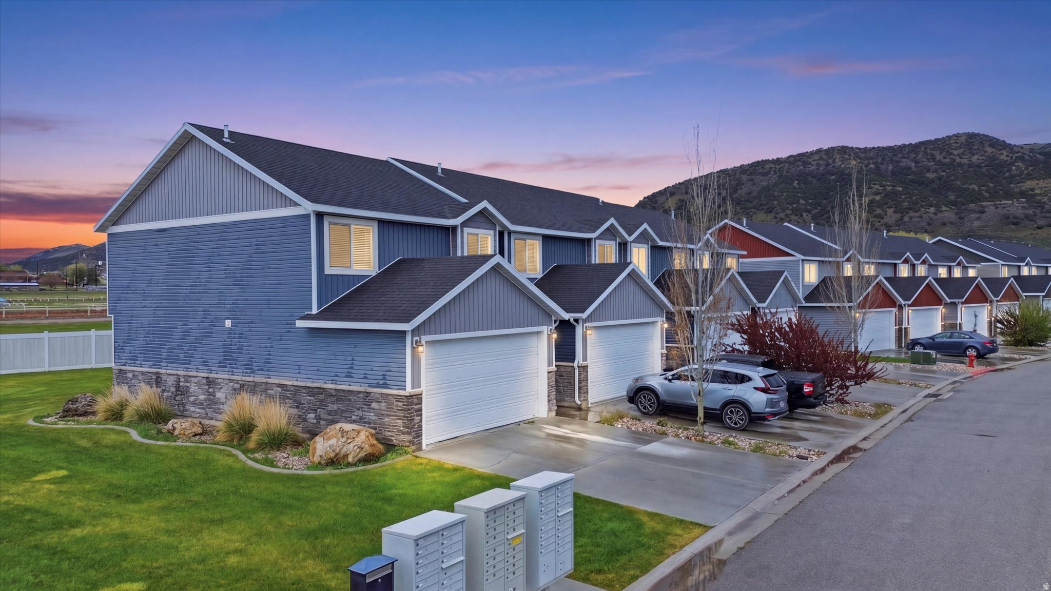 10  CEDAR LN