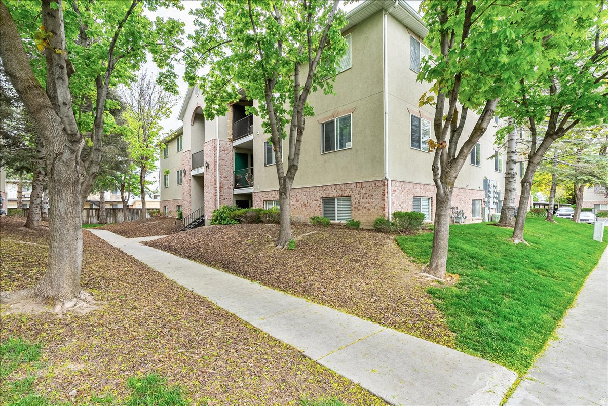 258 E NEW CENTURY LN #E