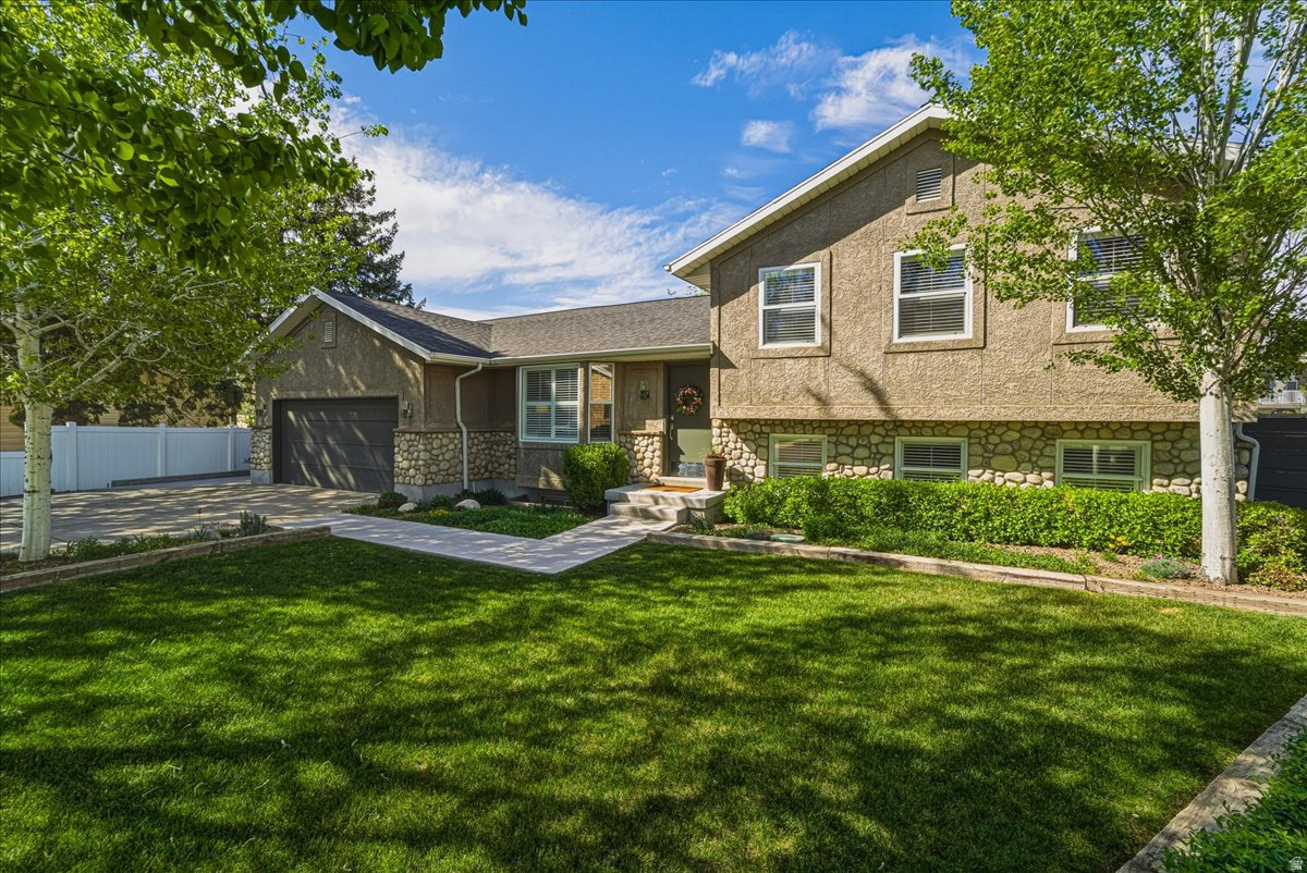 740 W QUAKING ASPEN DR