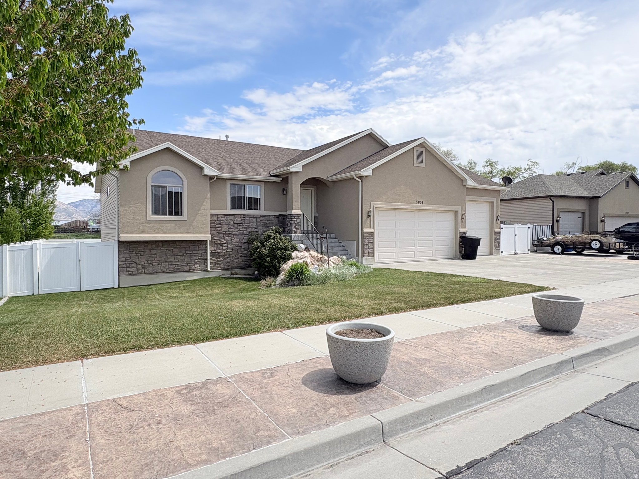 3038 N 3325 MDW
