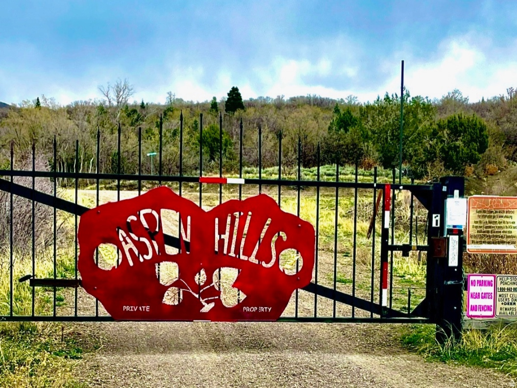 712 N WOLF HOLLOW