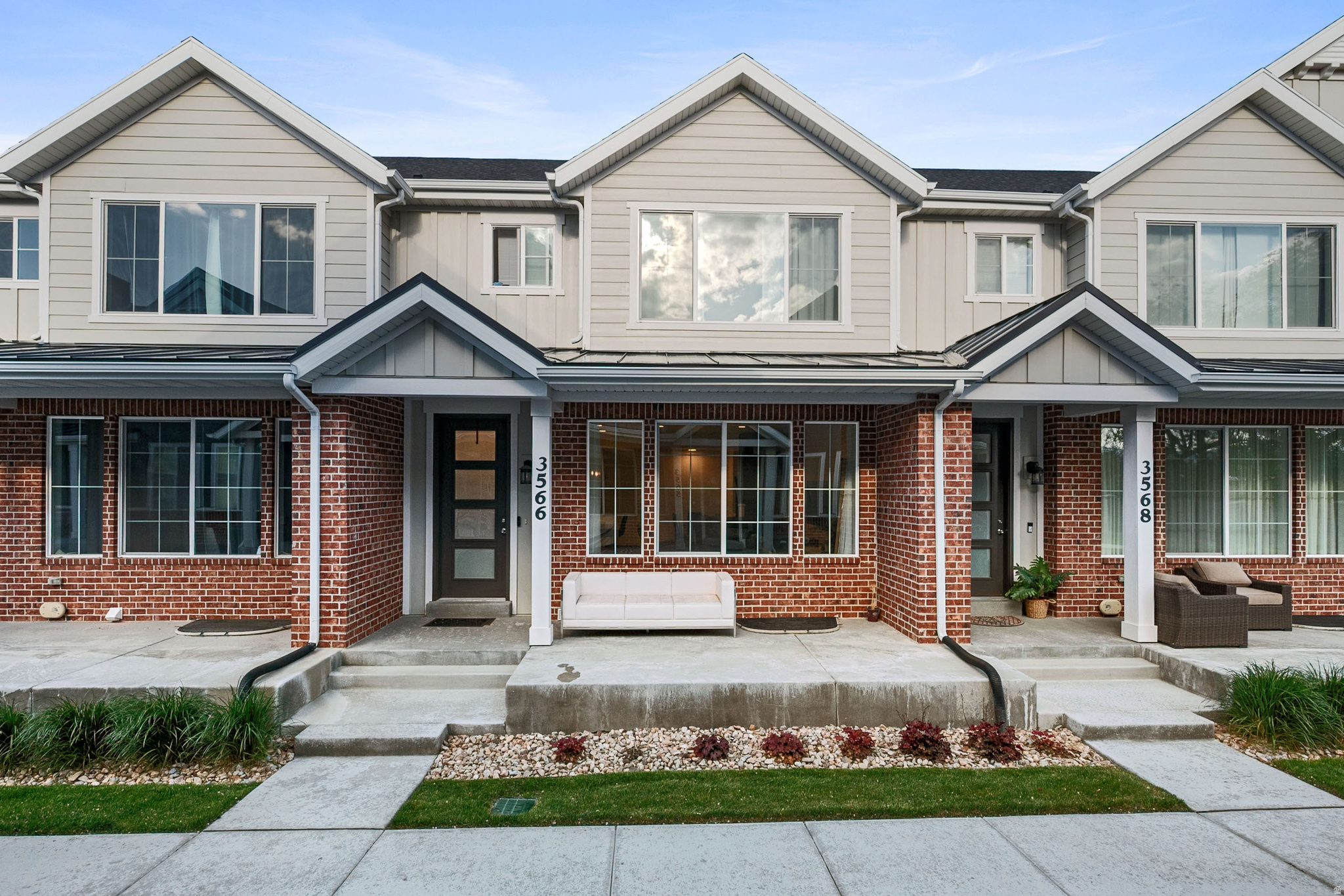 3566 S LINDER CT