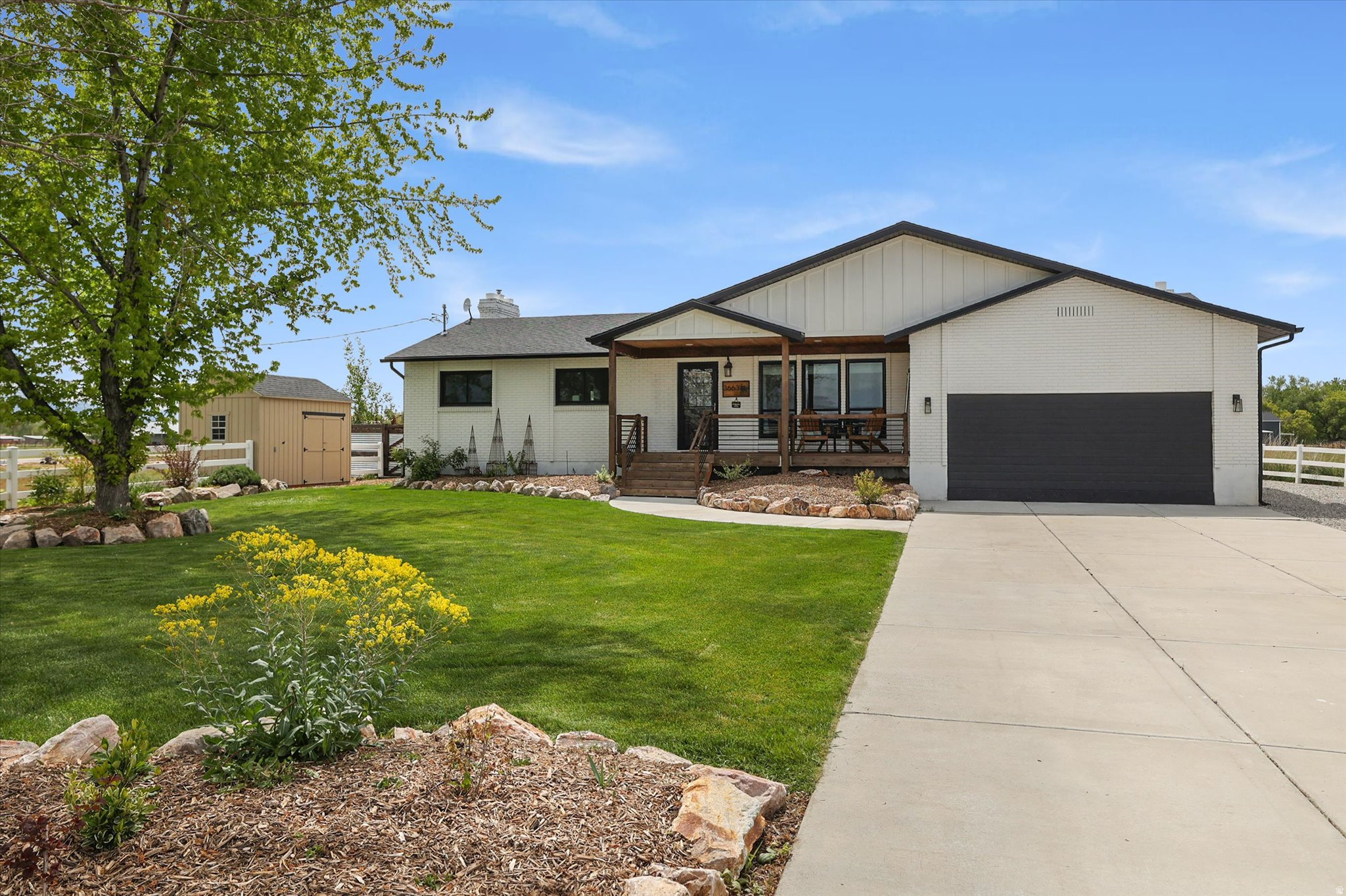 3663 W PIONEER RD