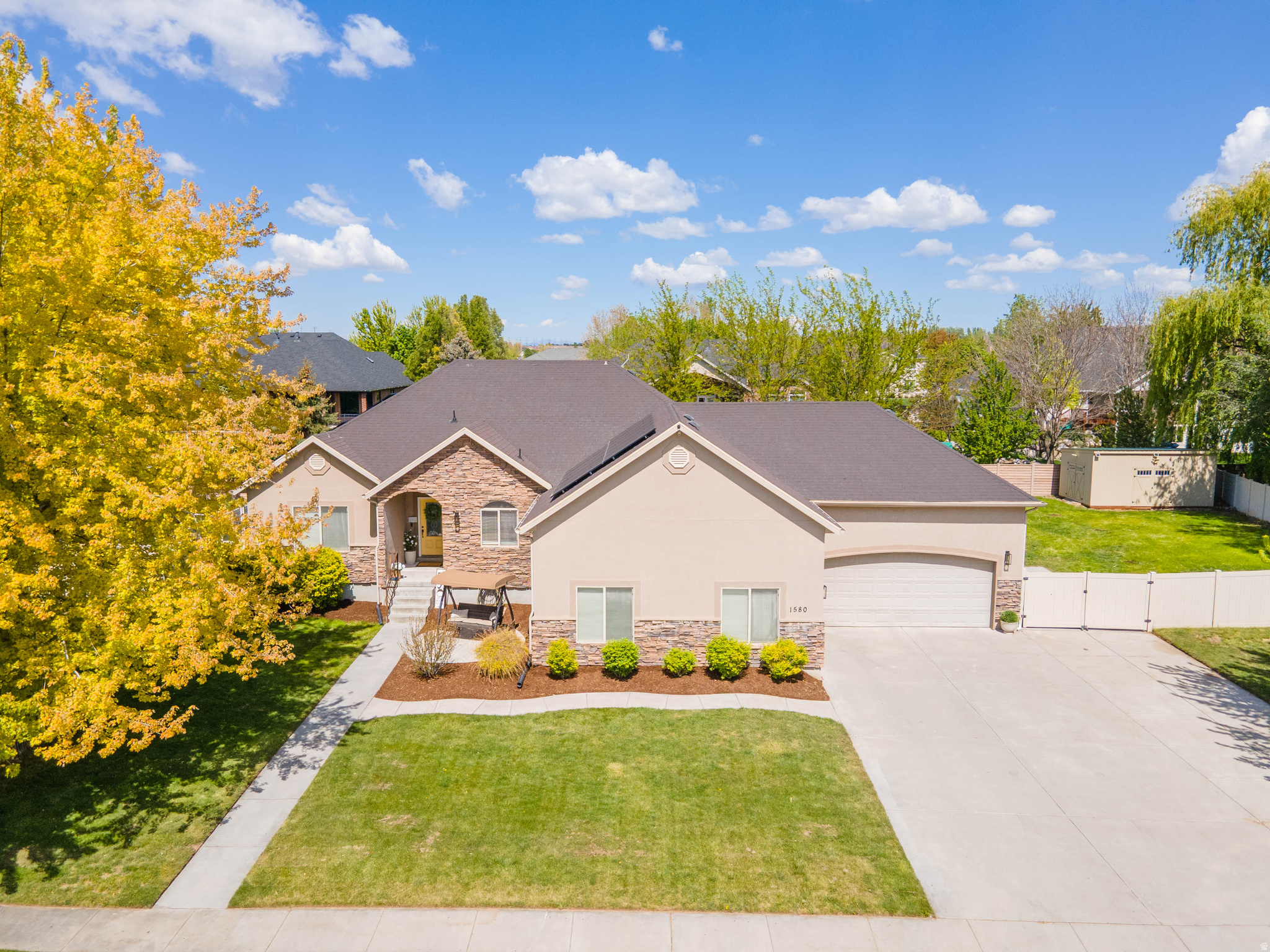 1580  CRESTMONT WAY