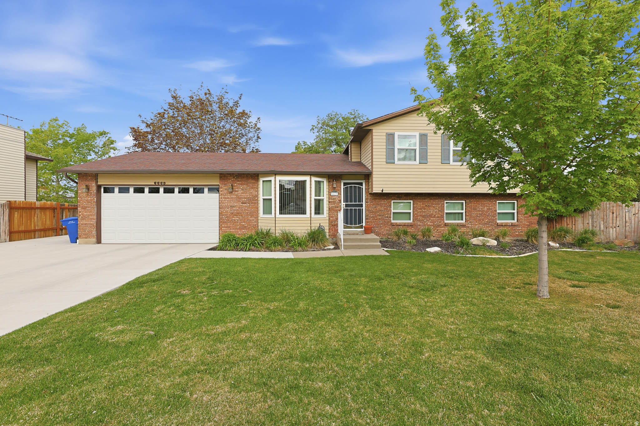 6669 S SEDONIA CT