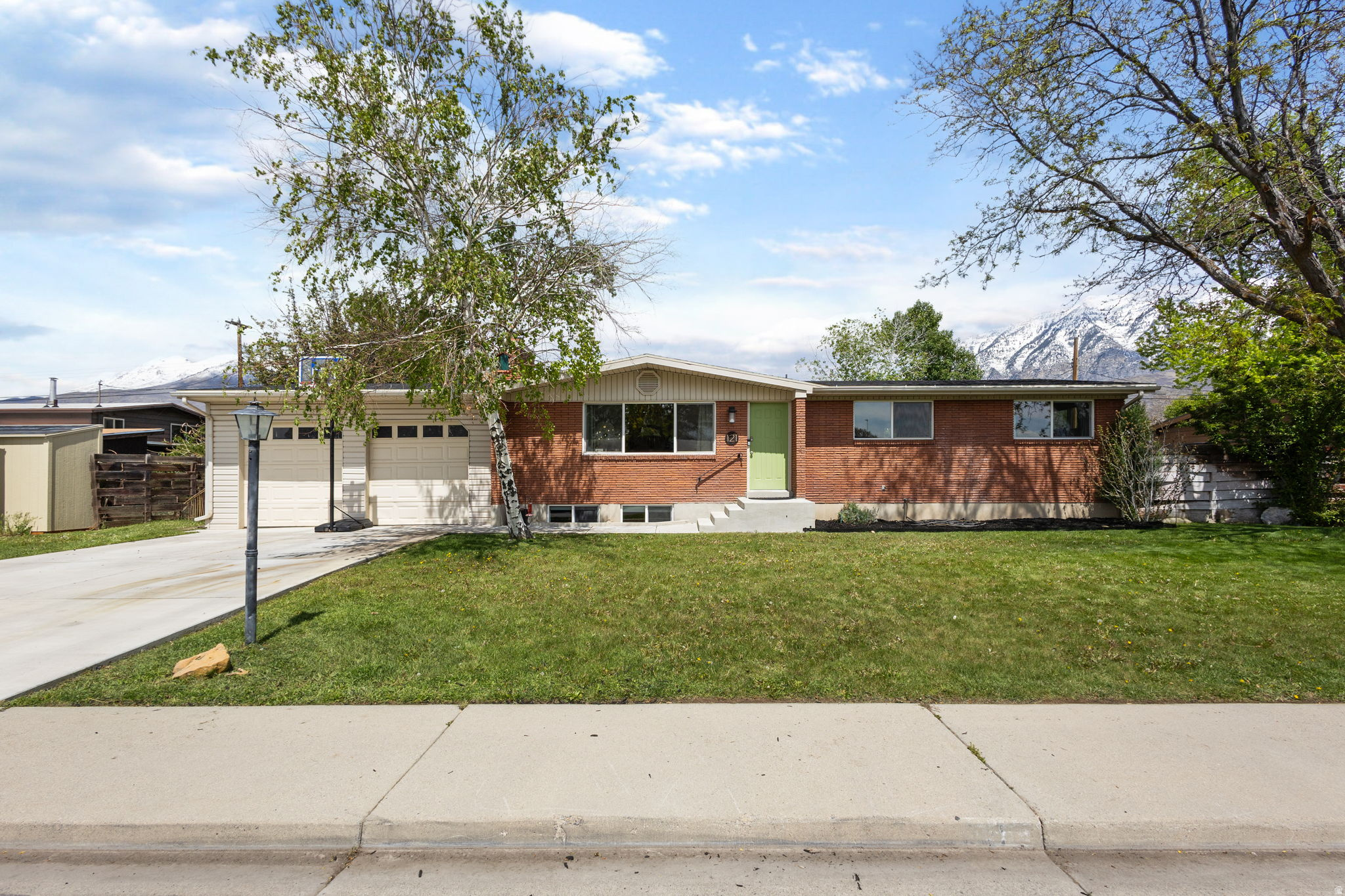 121 S INGLEWOOD DR