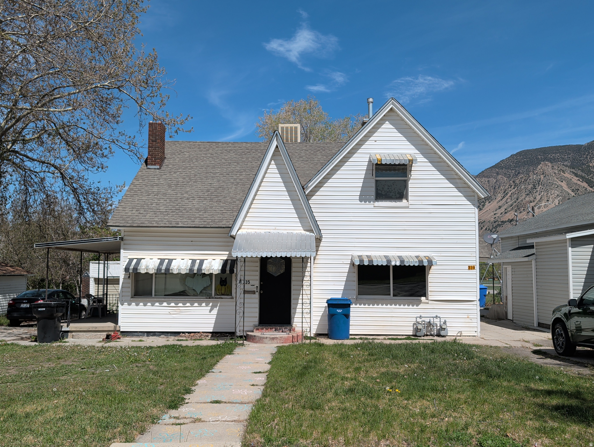 335 E FOREST