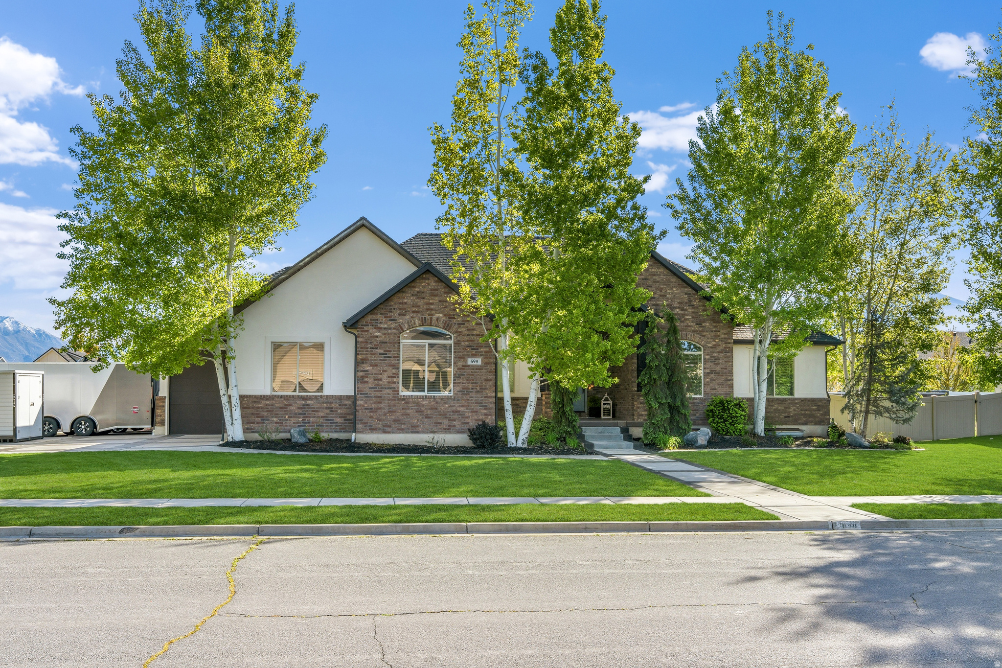 698 N FARMLAND DR