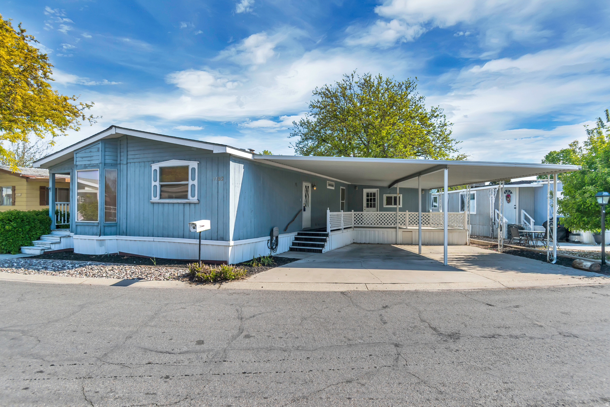 1102 W YARROW LN