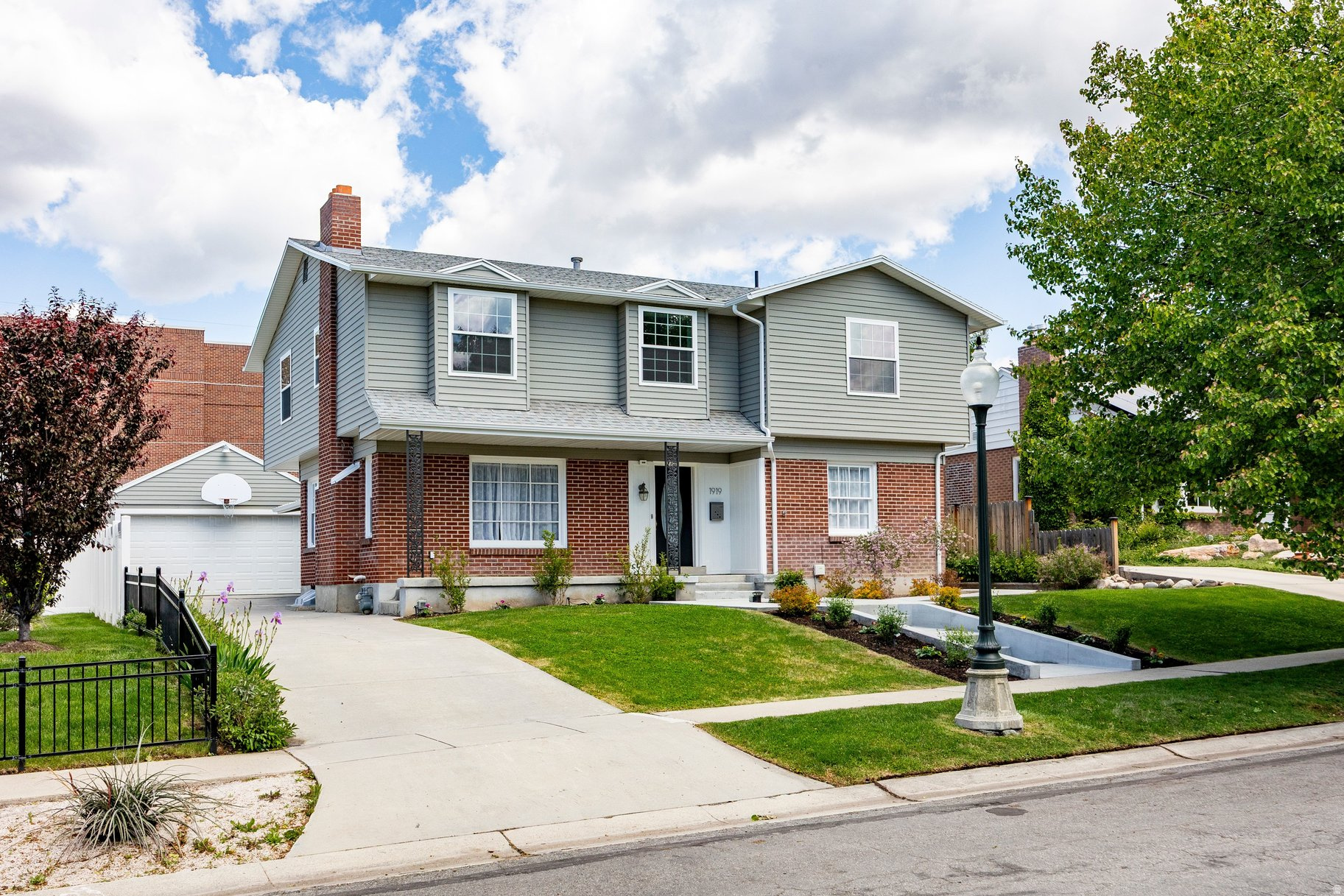 1919 E PRINCETON AVE
