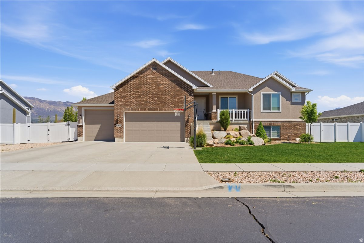 2374 N 2825 W