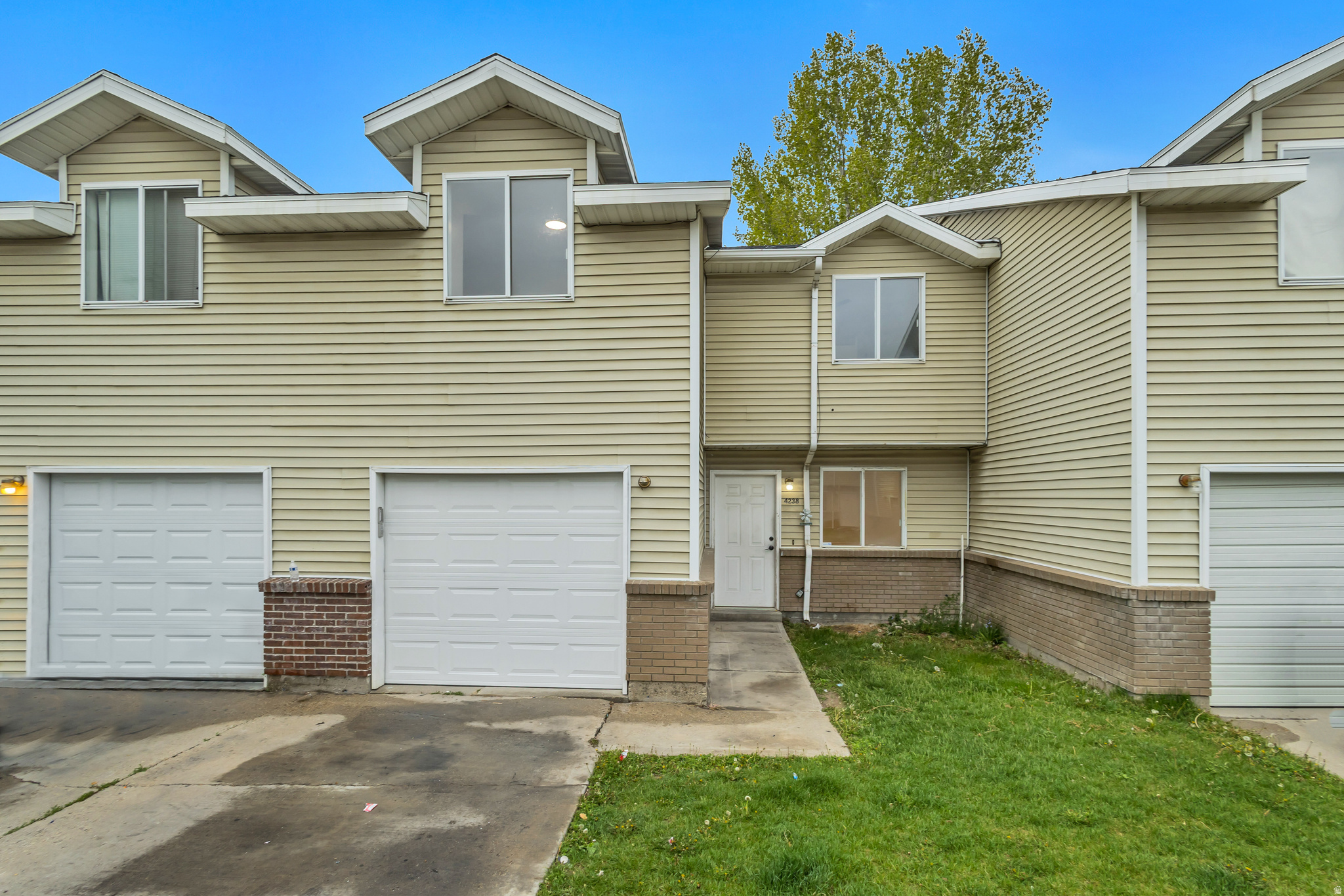 4238 W OLD MILLER CT