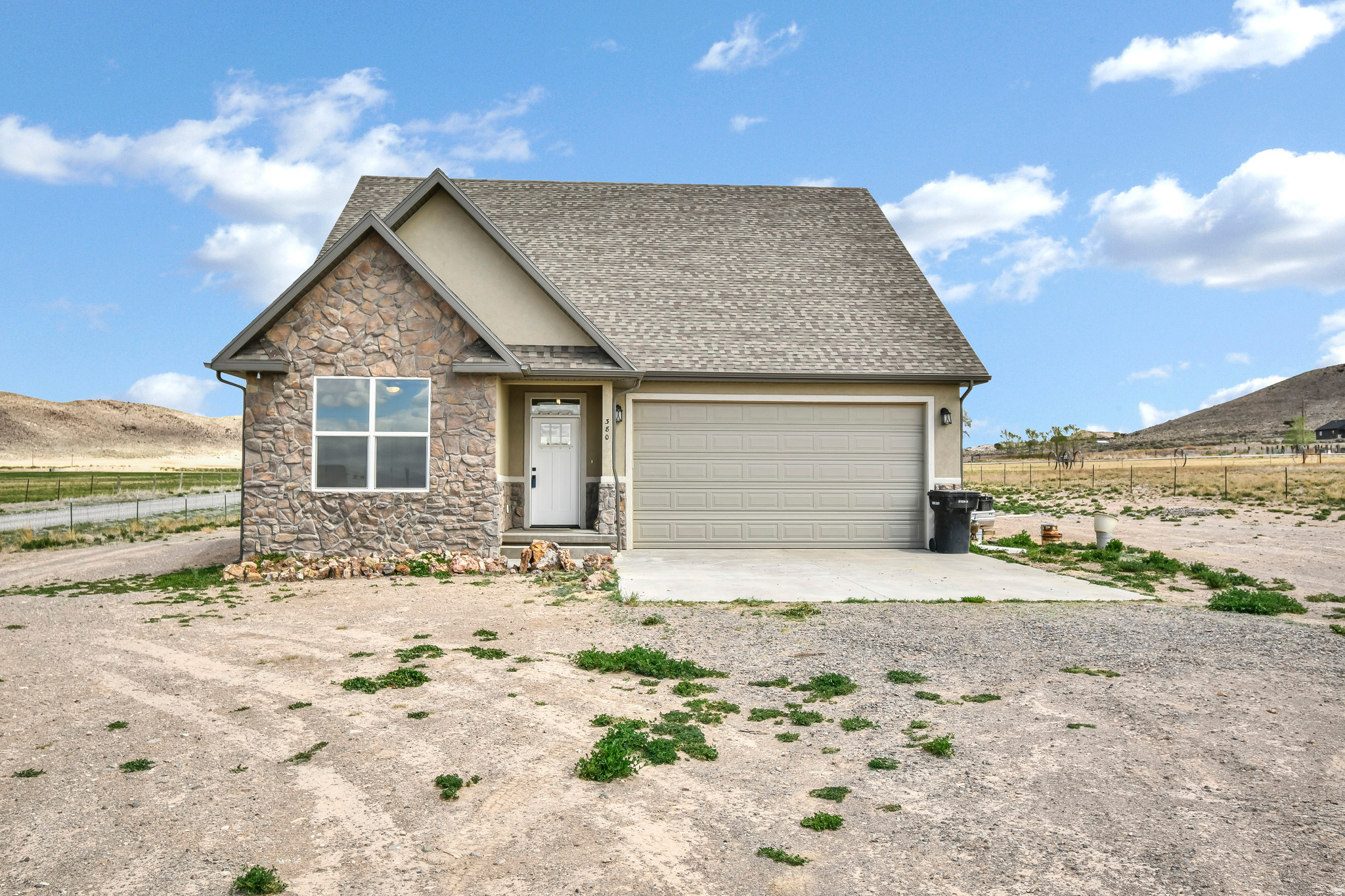 380 W MOUNTAIN LN
