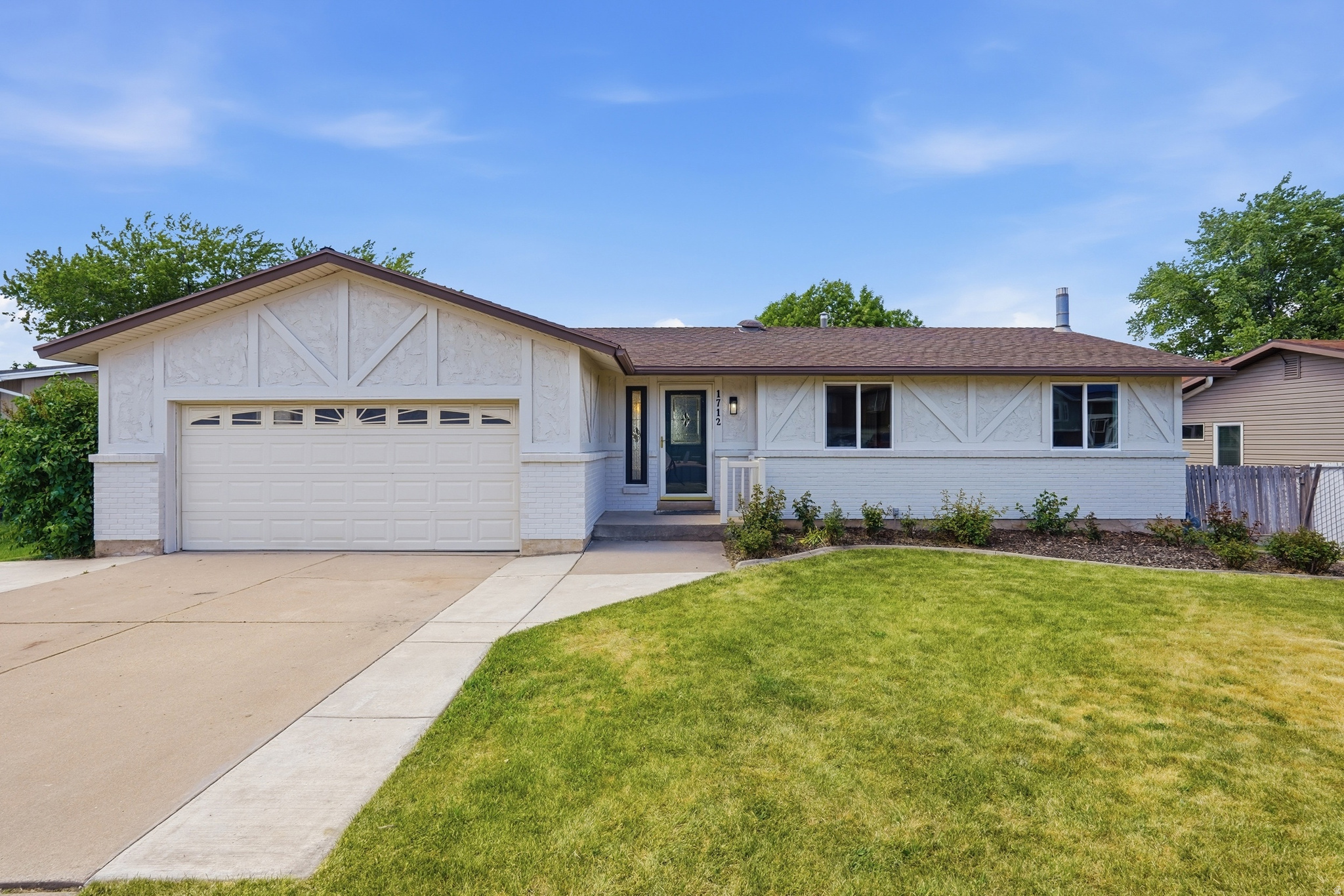 1712 E HILLSBORO