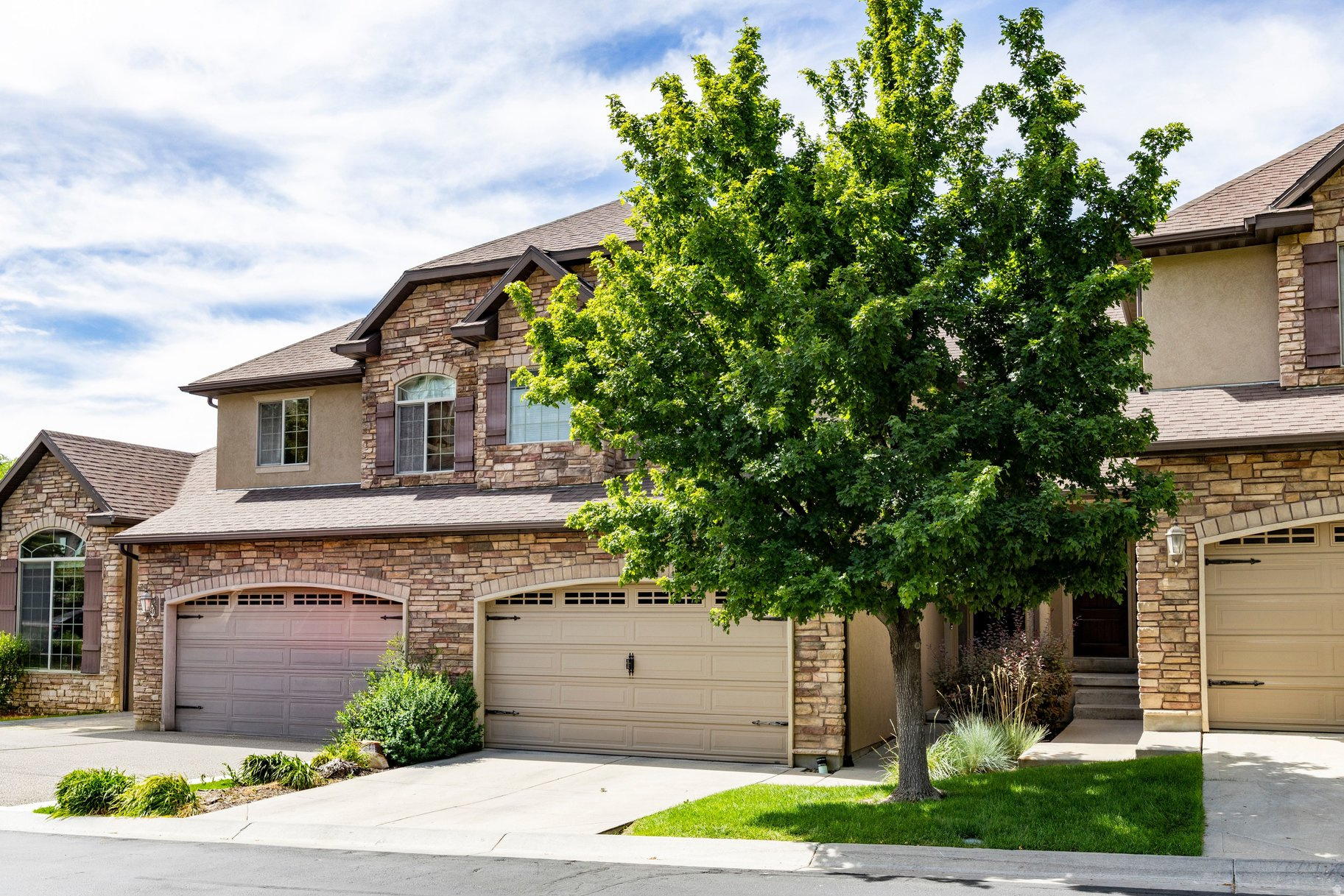 283 E NECHATEL DR