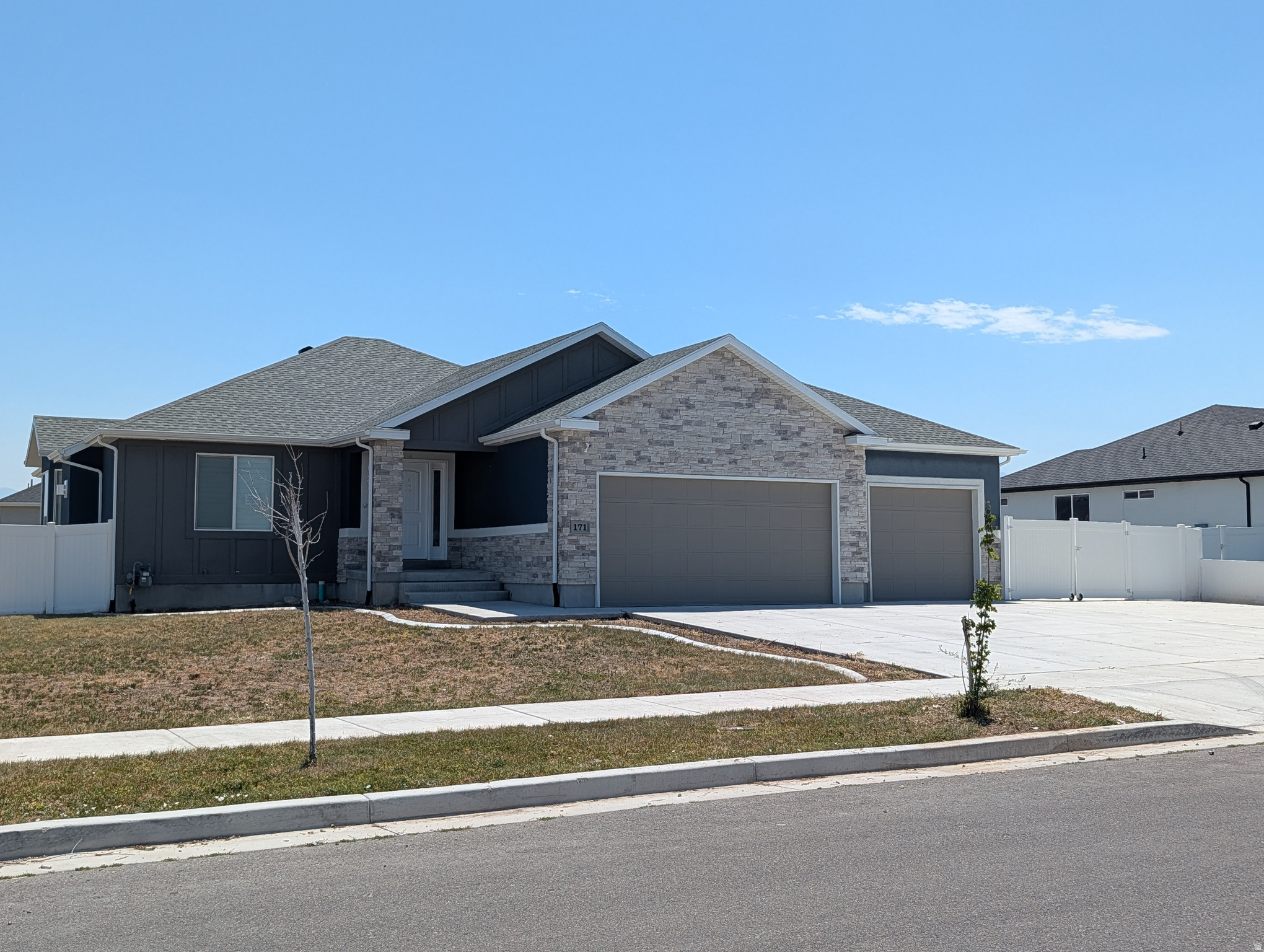 171 S MUSTANG RD