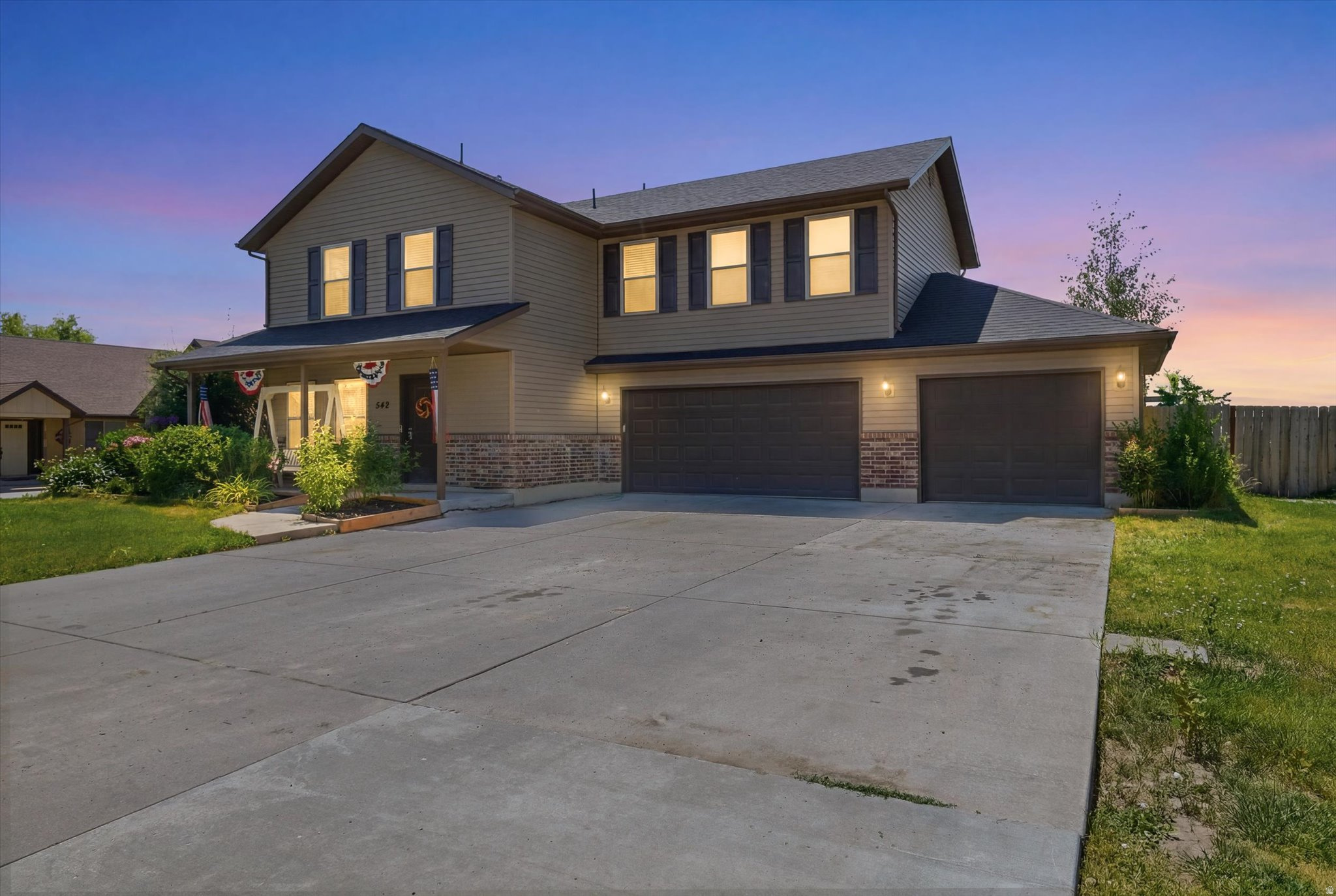 542 S LAKESIDE DR