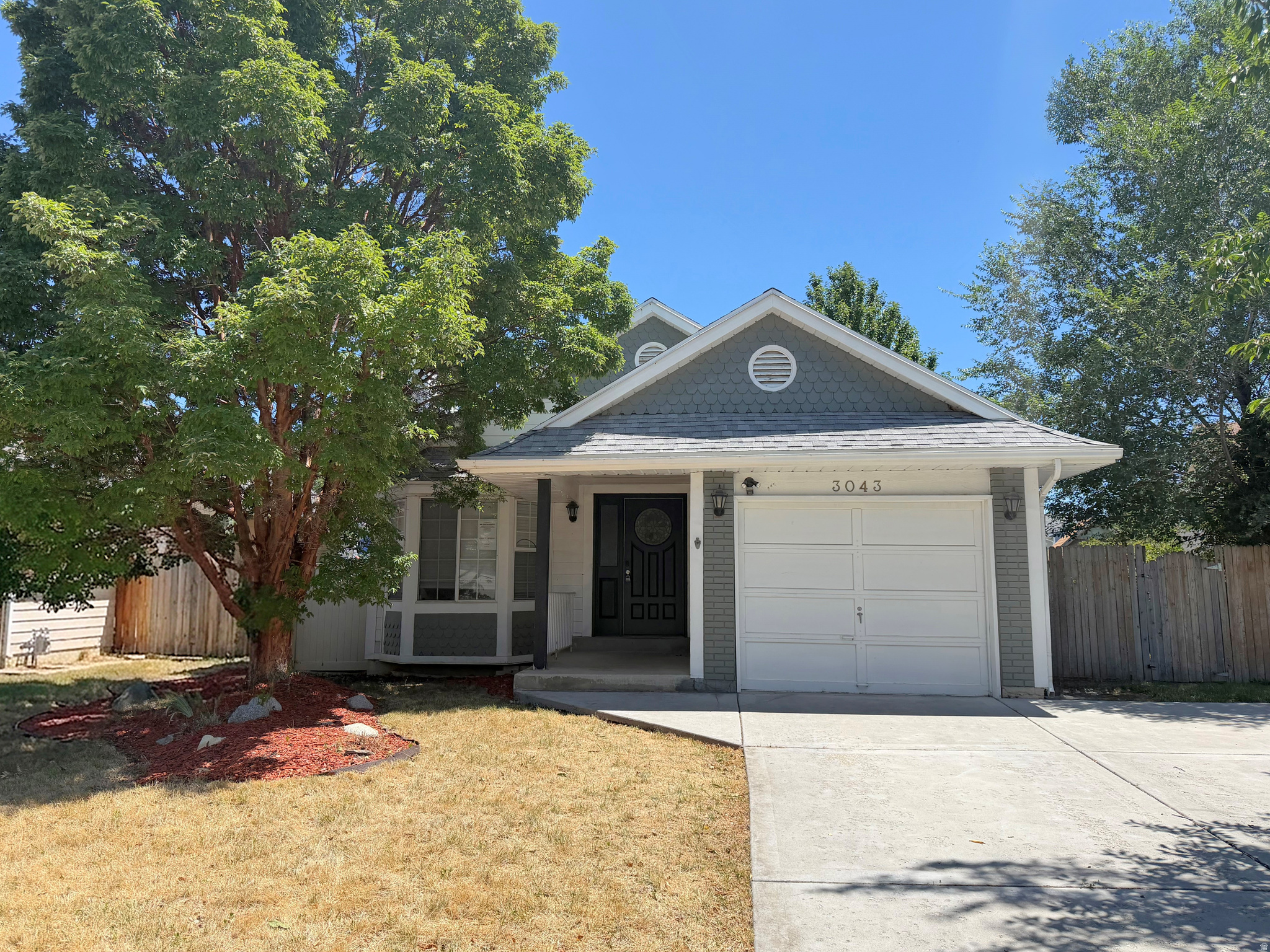 3043 W GREEN ACRE DR