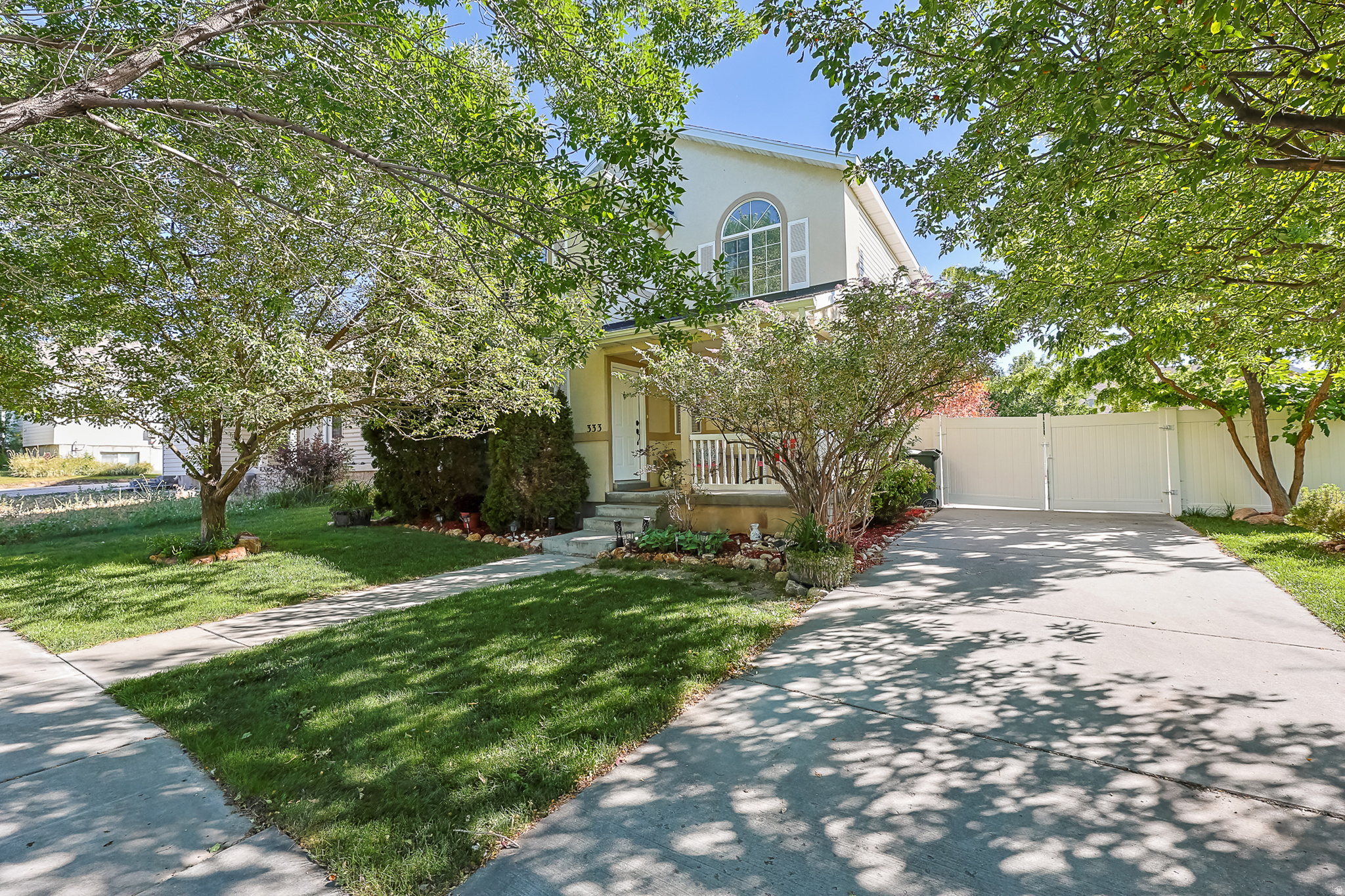 333  CANDELLARIA DR