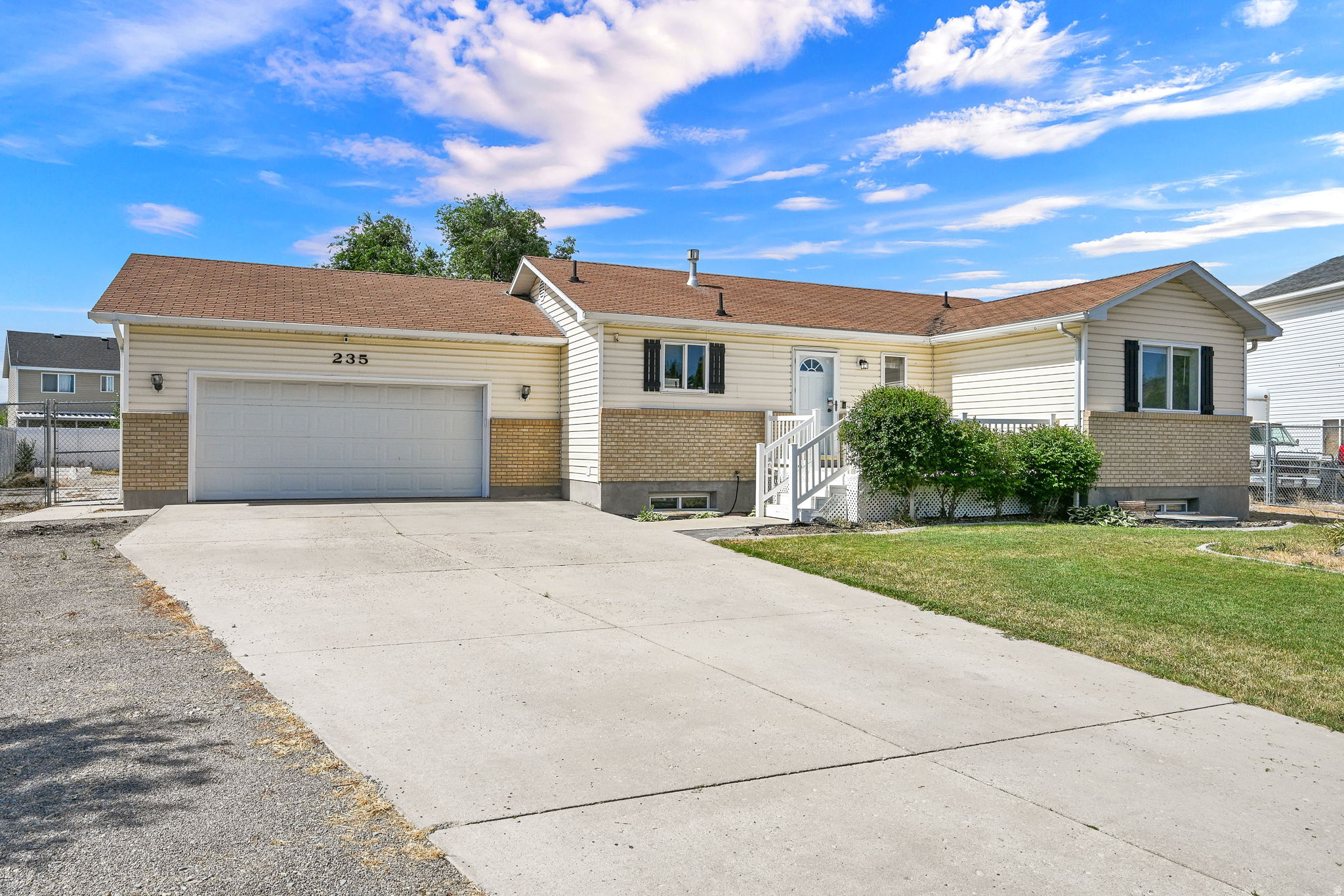 235  WILLOW LN
