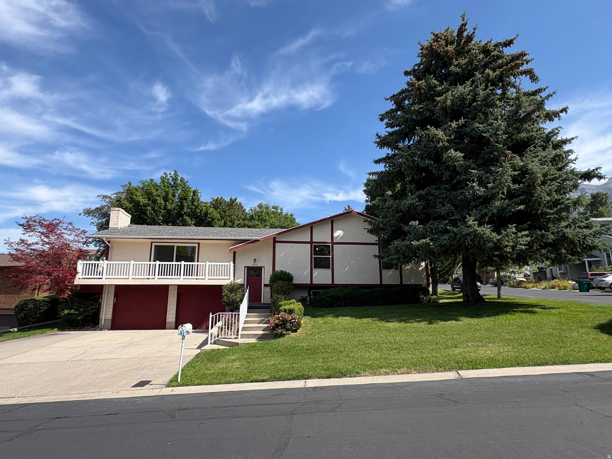 595 E MEADOWLARK RD