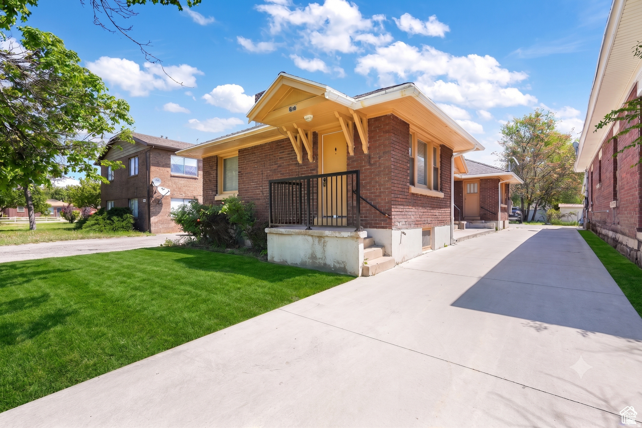 2122  MONROE BLVD