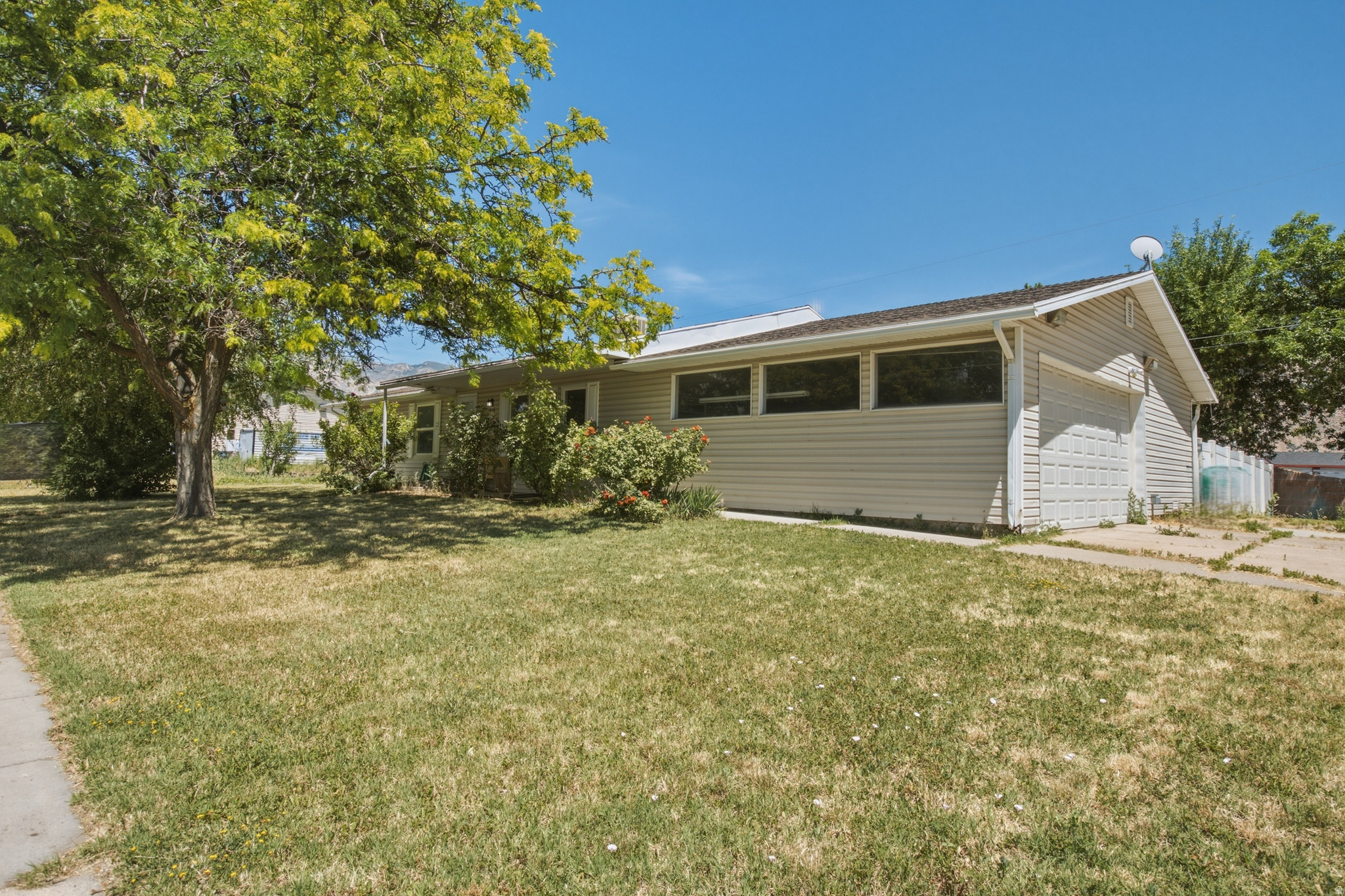 1016 N 325 W