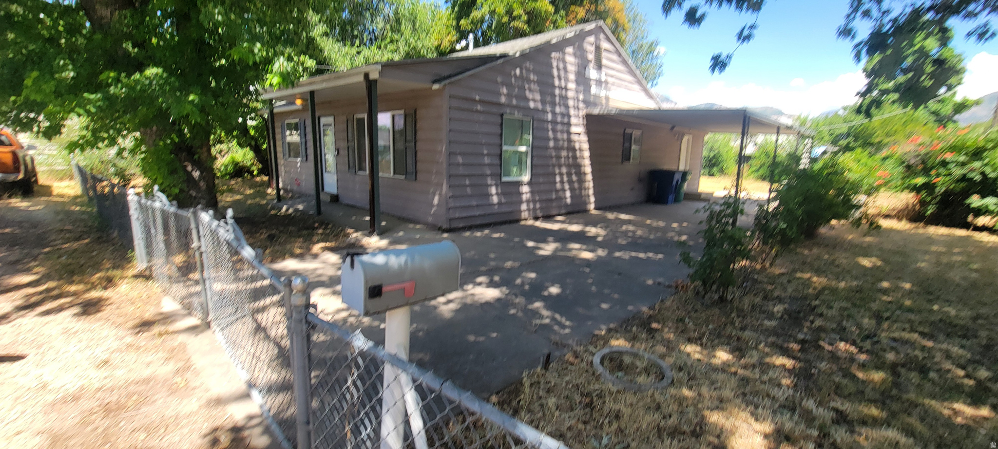 1730 S CENTER AVE