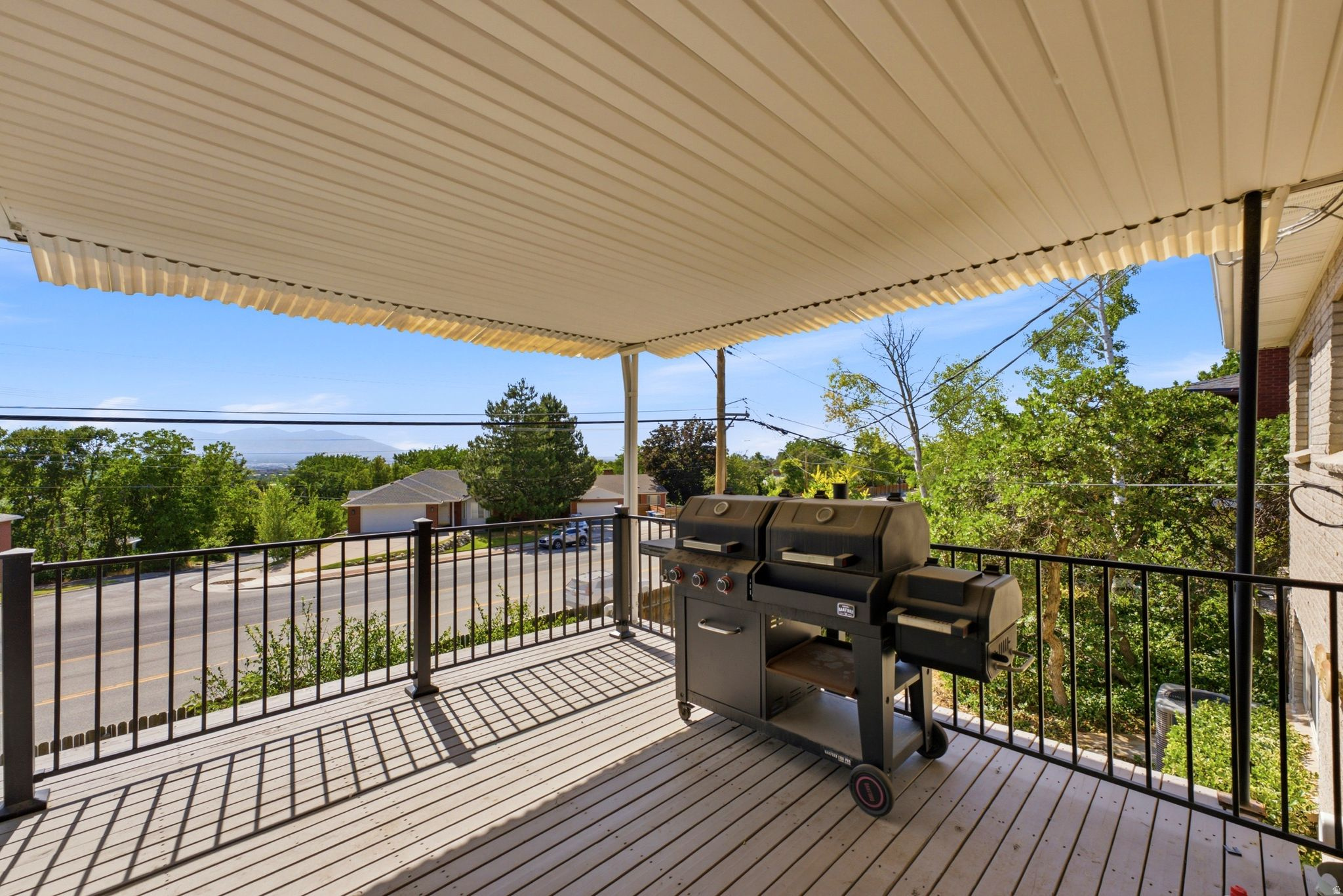 patio deck off living room main level