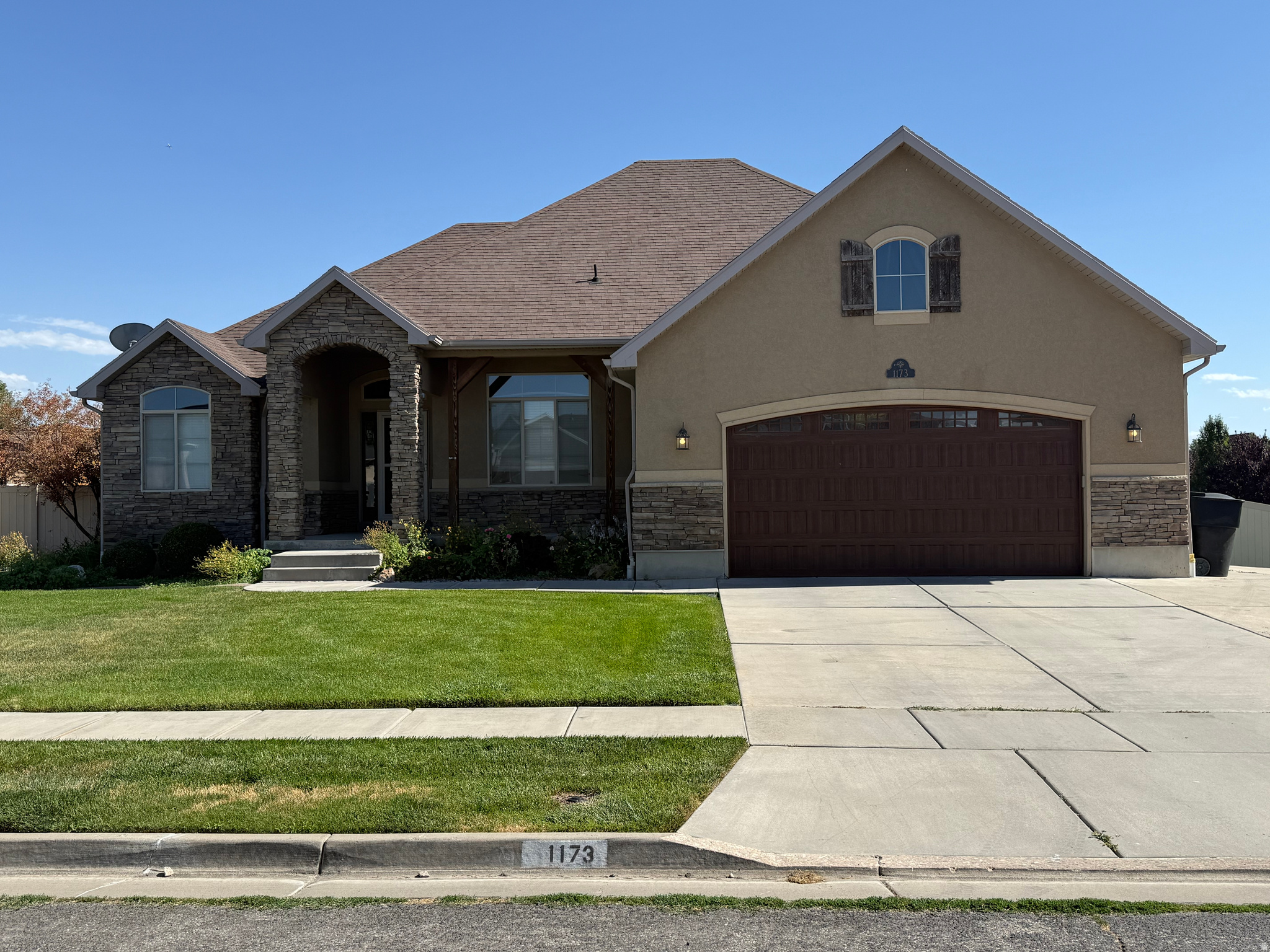 1173 W 2175 S