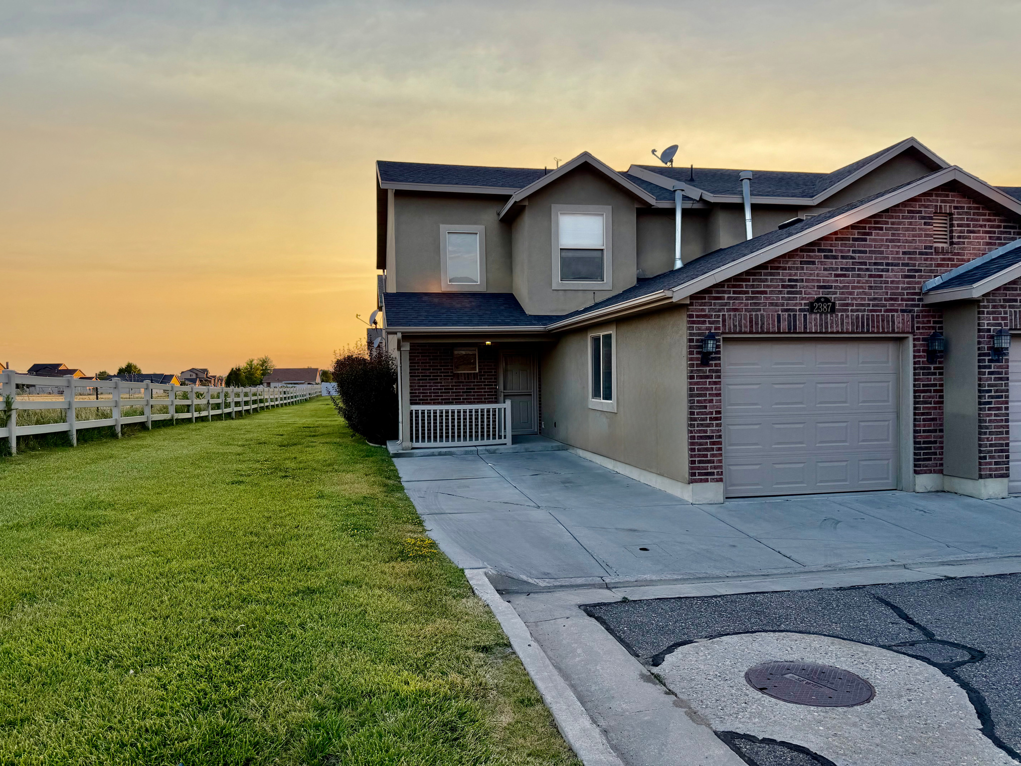 2387 N WELLINGTON AVE