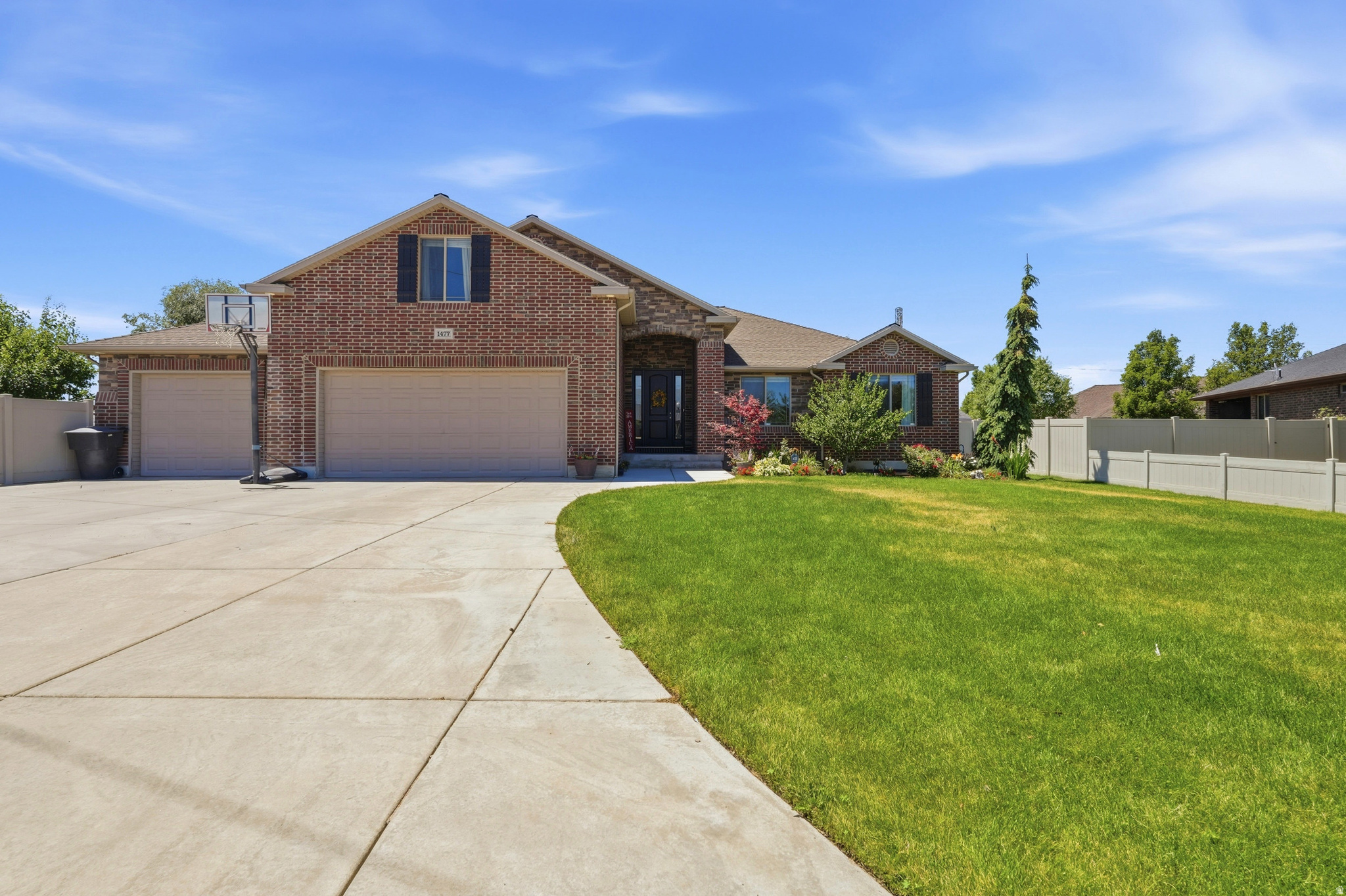1477 N 1575 W